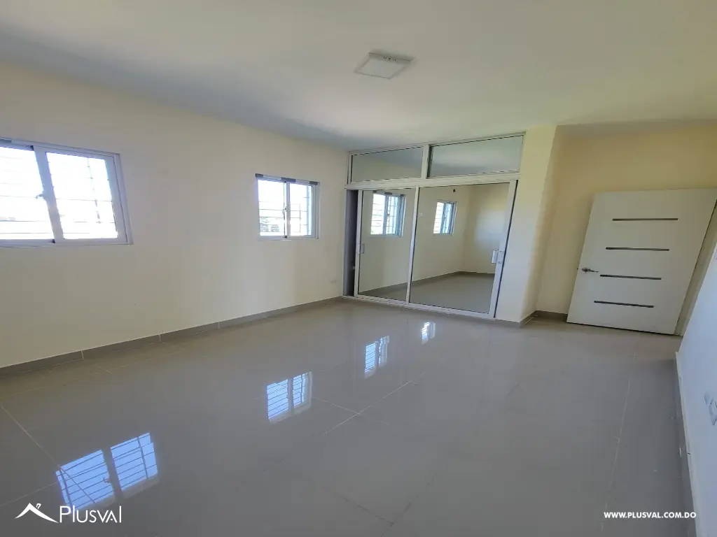 Edificio Residencial con dos Locales Comerciales En Venta 463183