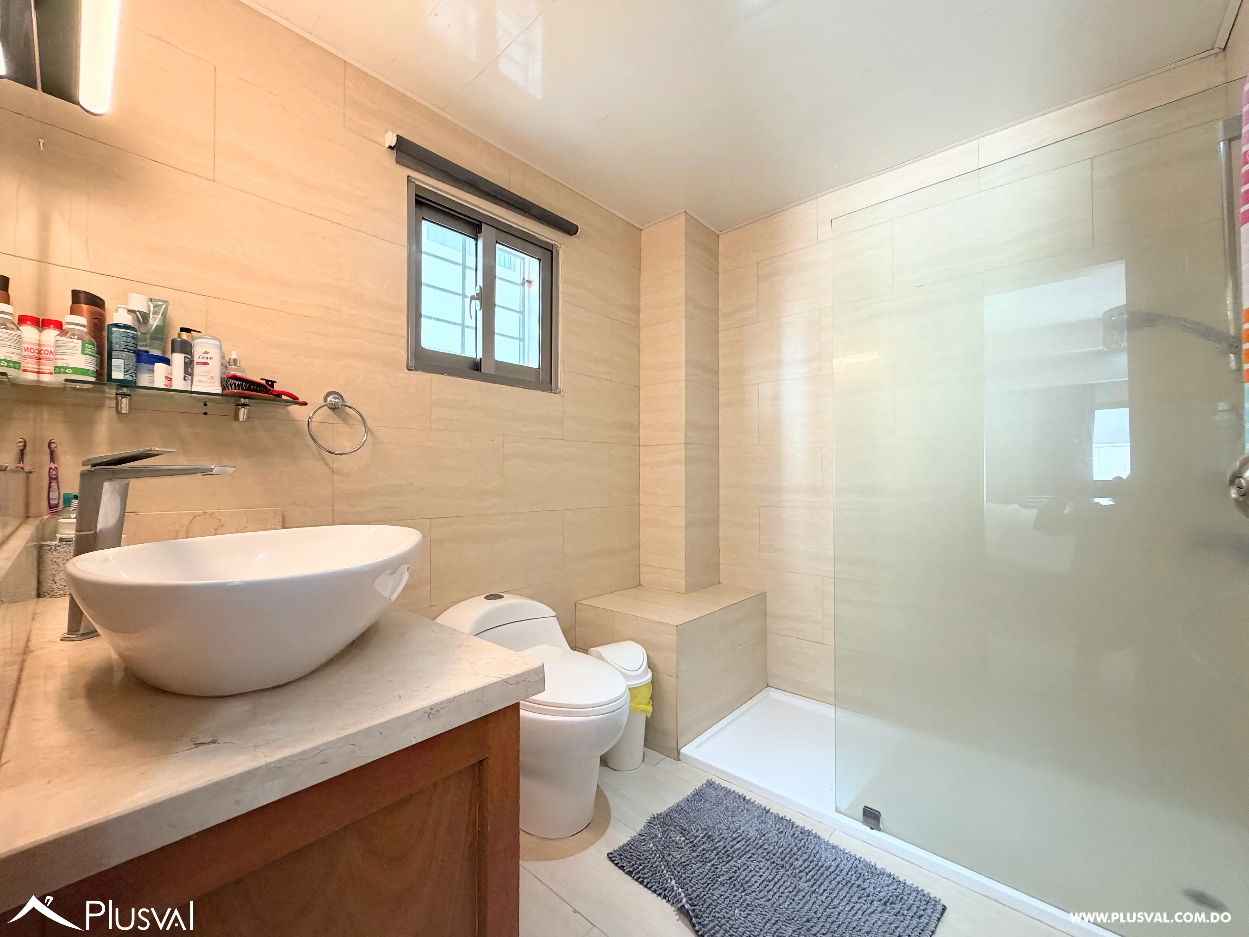 Se vende amplio apartamento de 4 habitaciones en Naco. 536784