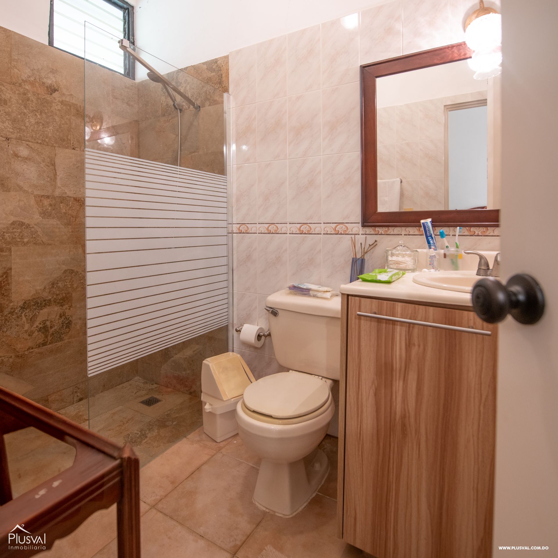 Villa en venta en metro Country Club con piscina privada y vista al campo de golf 456516