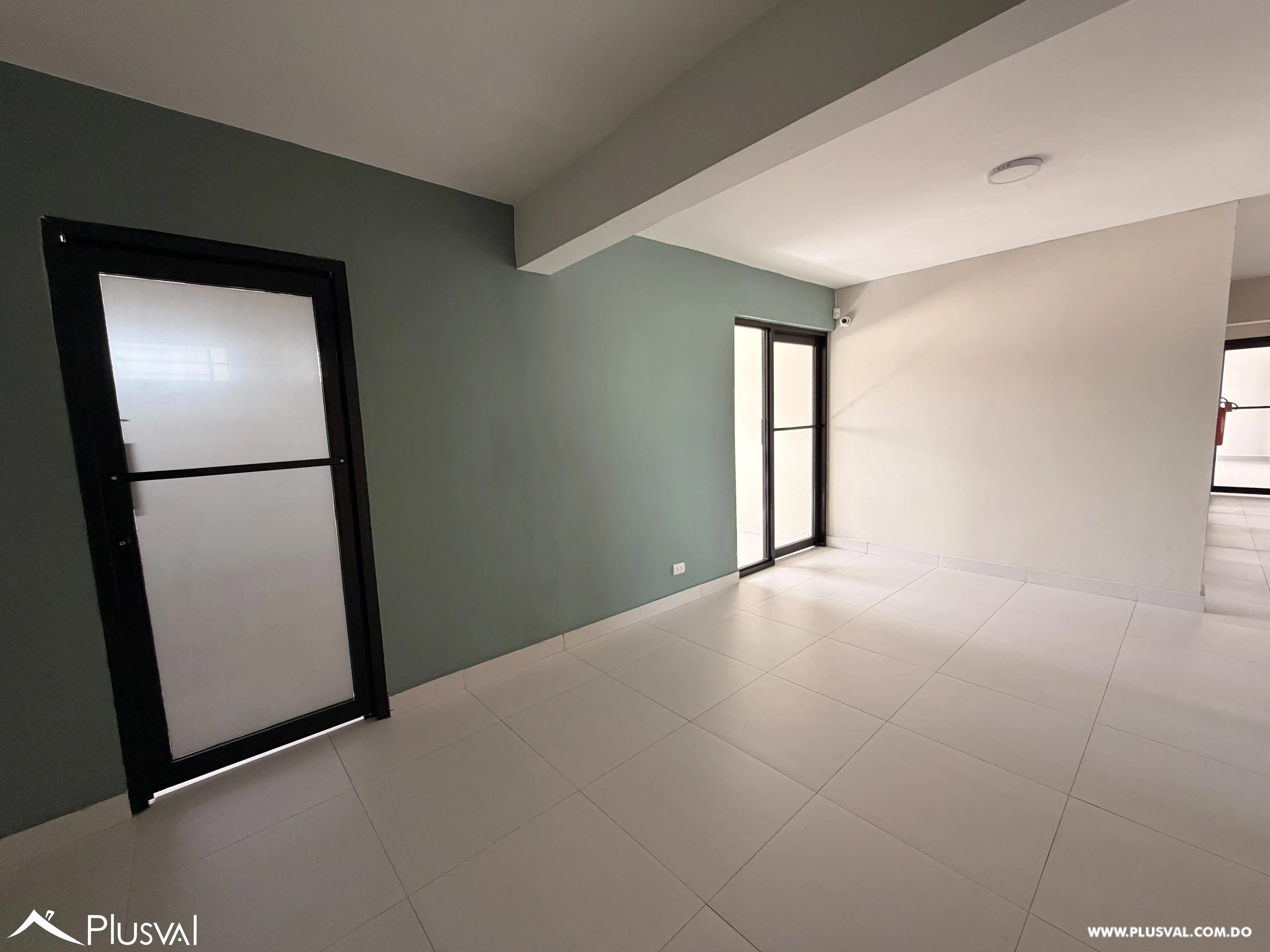 Amplio Local Comercial de 3 Niveles en Alquiler en Santiago 523462
