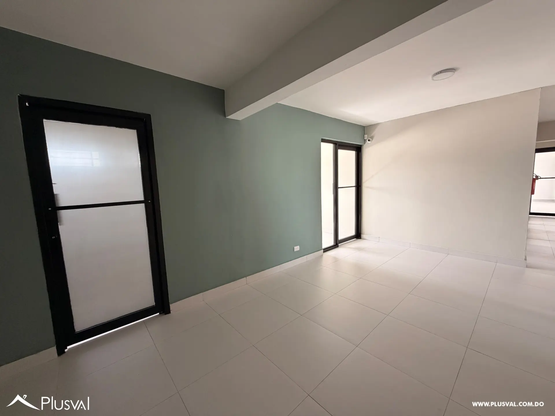 Amplio Local Comercial de 3 Niveles en Alquiler en Santiago 523462