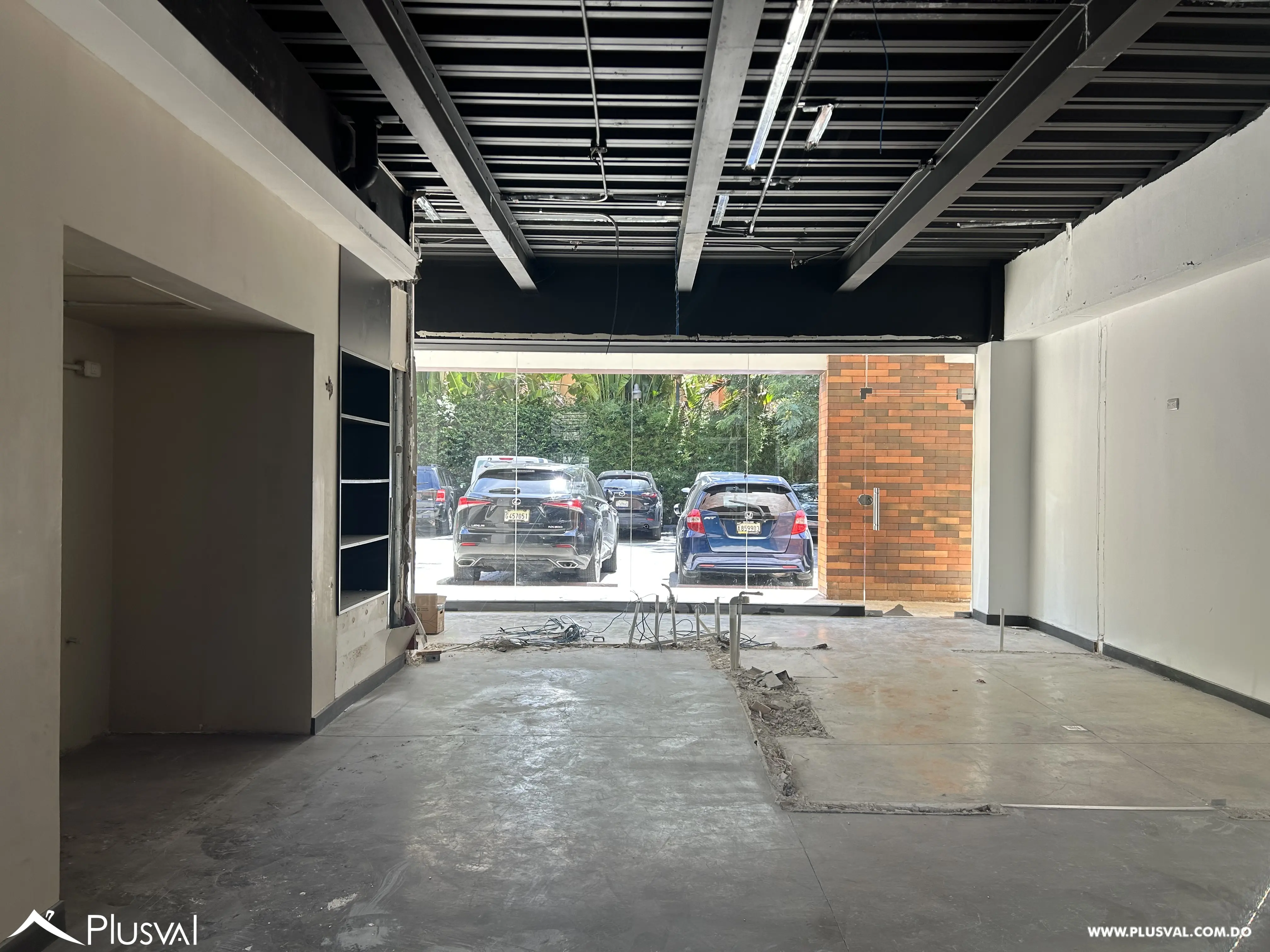 Locales comerciales en alquiler en exclusiva plaza comercial. 507040
