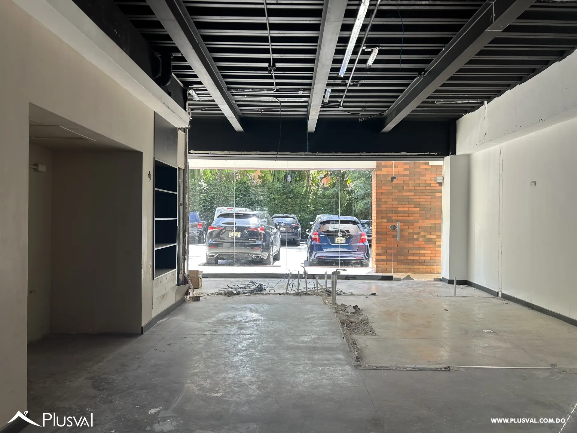 Locales comerciales en alquiler en exclusiva plaza comercial. 507040