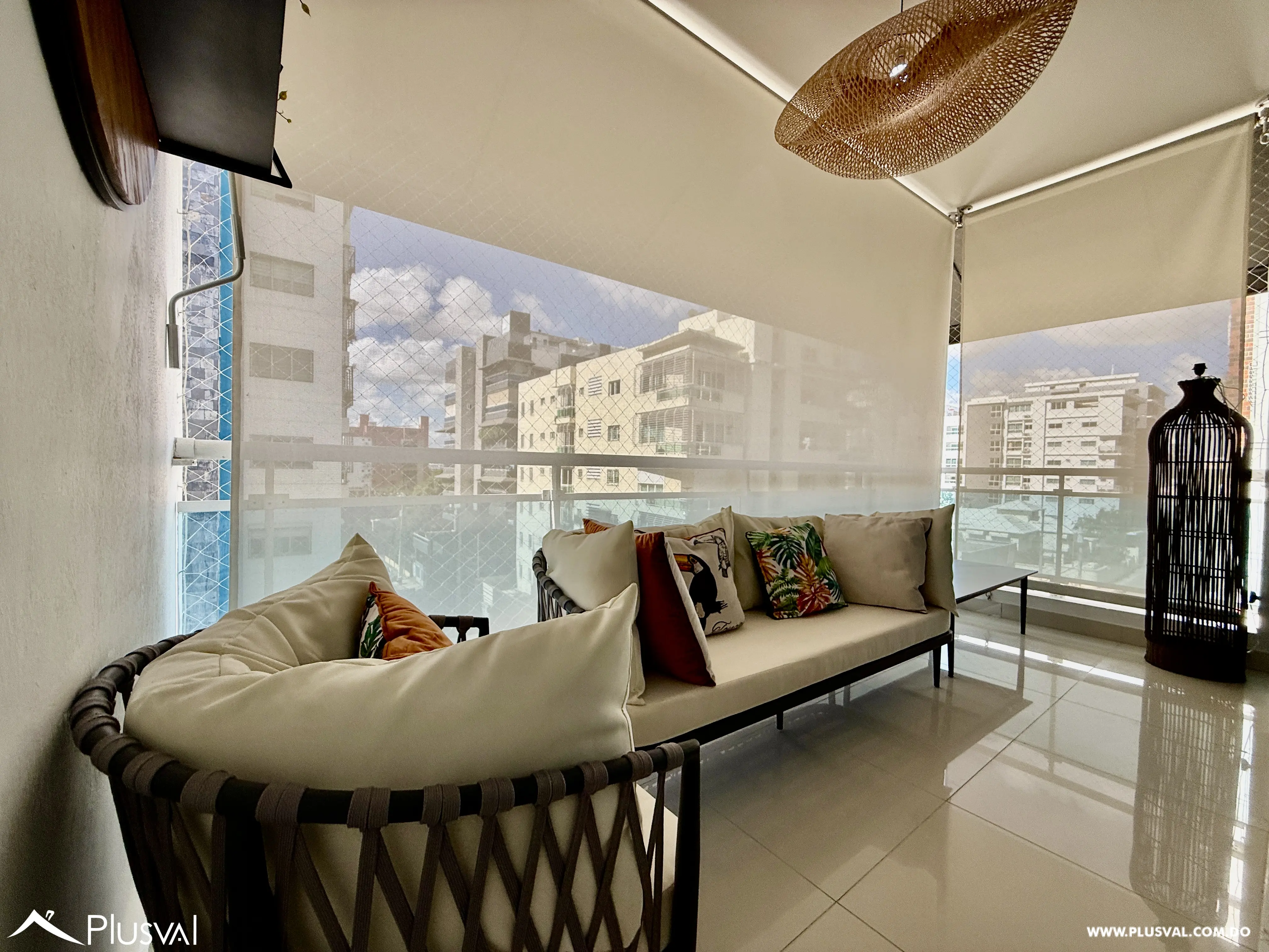 Apartamento familiar de 3 habitaciones en venta en Evaristo Morales 482625