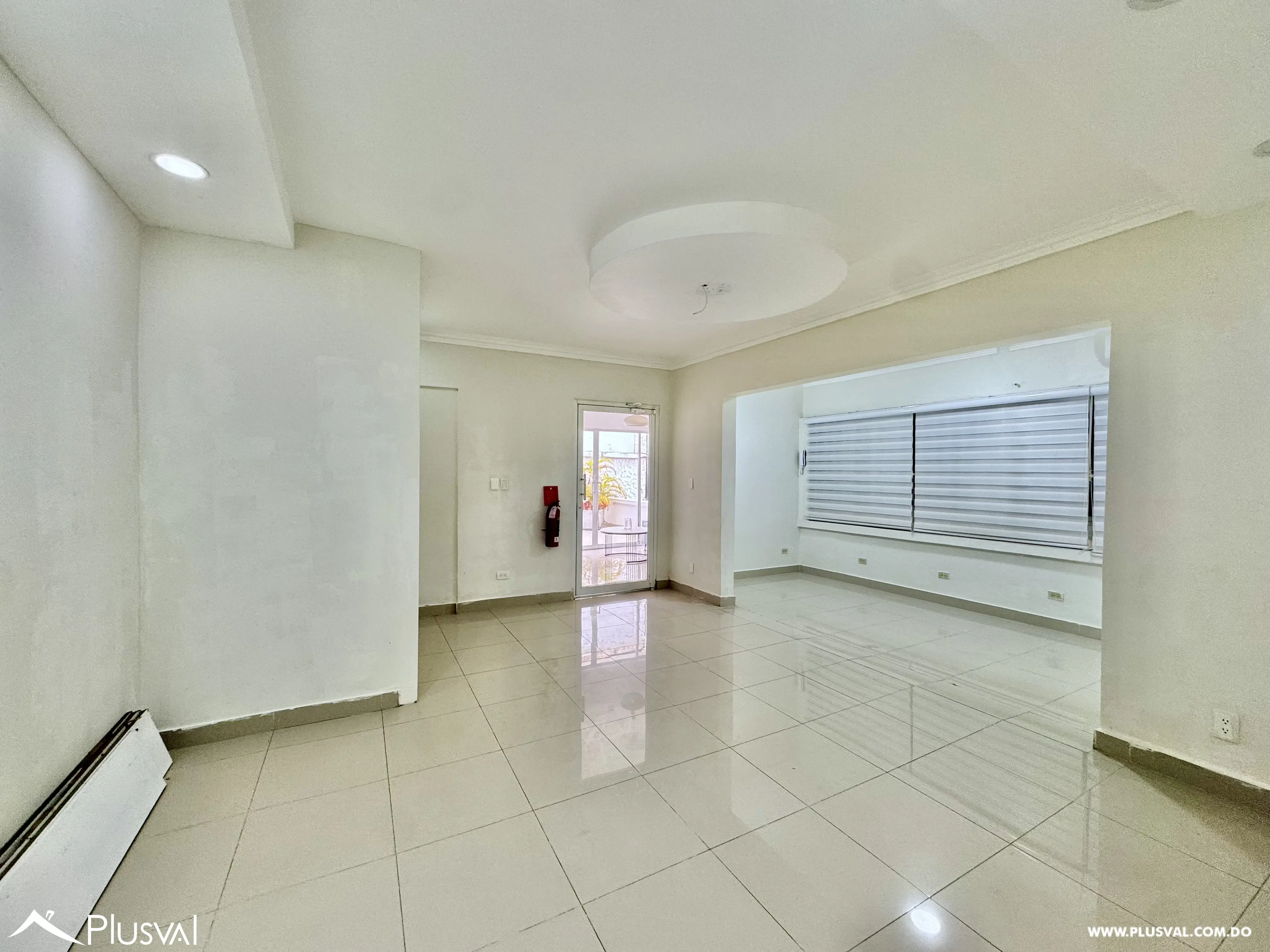 Alquilo Excelente Local en 2do Nivel en Gazcue 507813