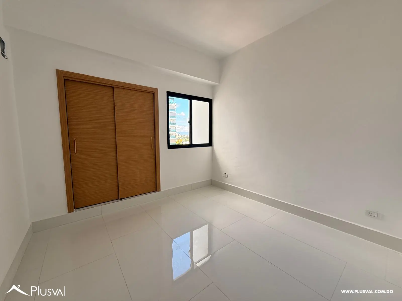 Exclusivo apartamento con balcón tipo terraza en alquiler en Alma Rosa I 478756
