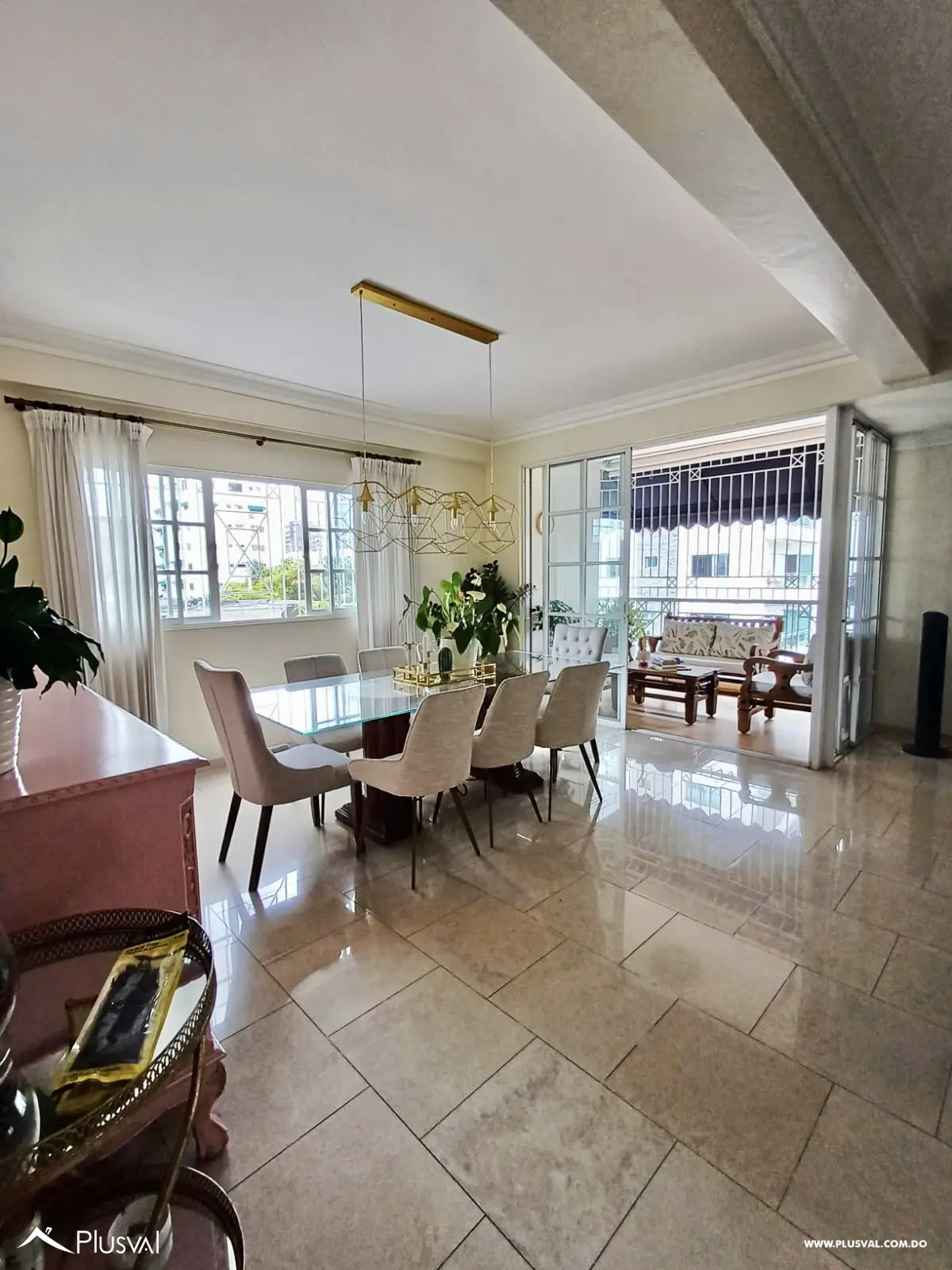 Apartamento en venta en Evaristo Morales, 3 habitaciones y 2 parqueos 534904