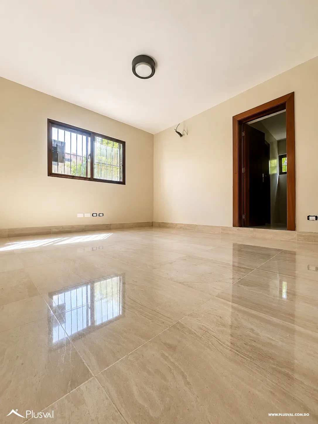 Casa en alquiler en Ensanche Paraíso | Uso residencial o comercial 520023