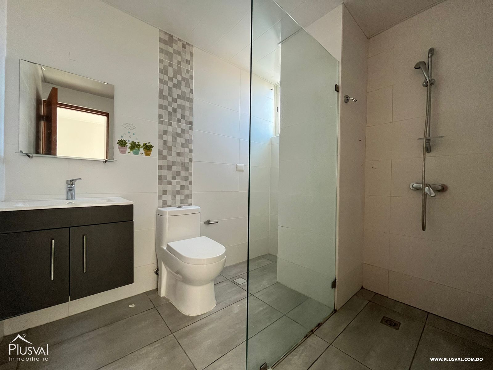 Moderno apartamento en venta en Evaristo Morales 201886