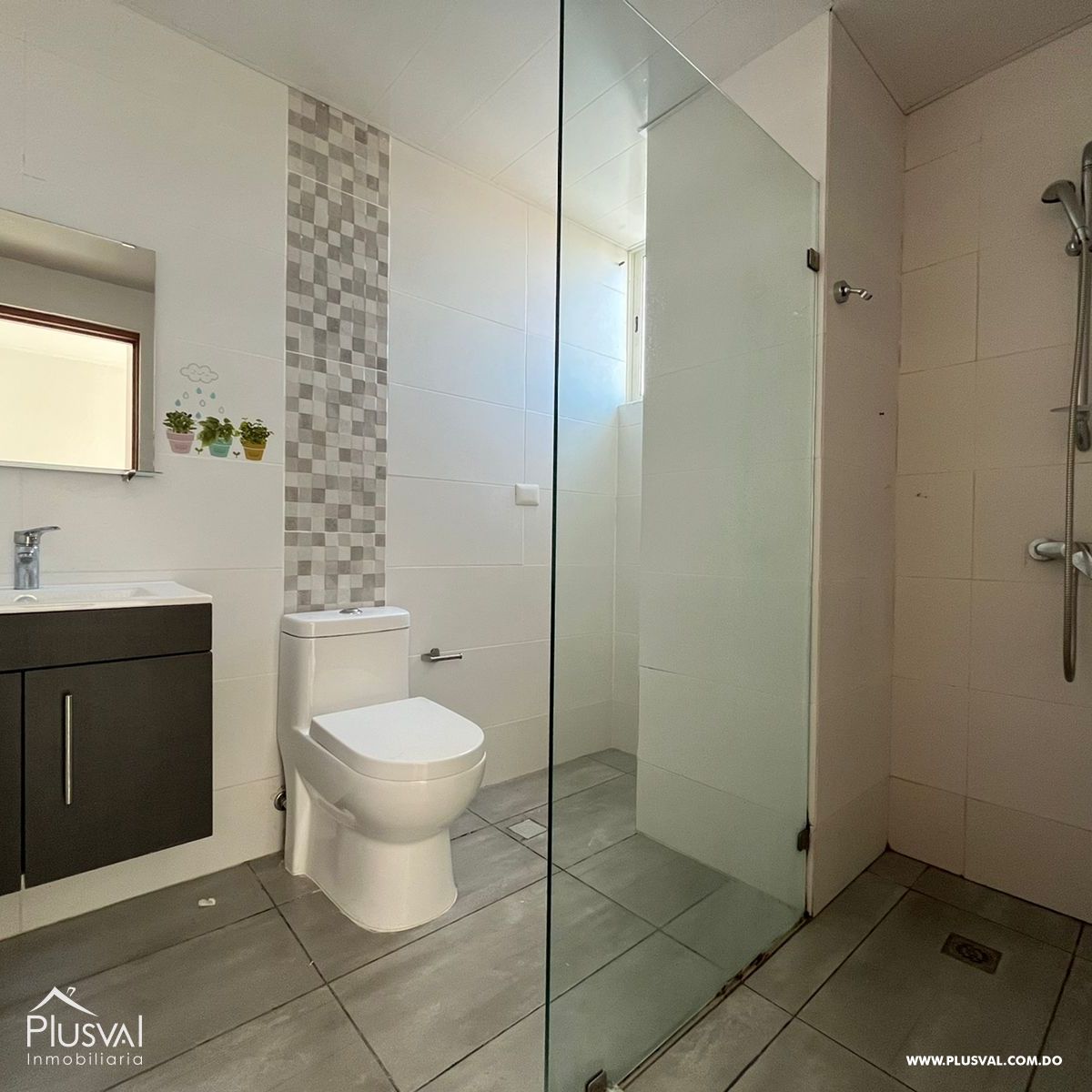Moderno apartamento en venta en Evaristo Morales 201886