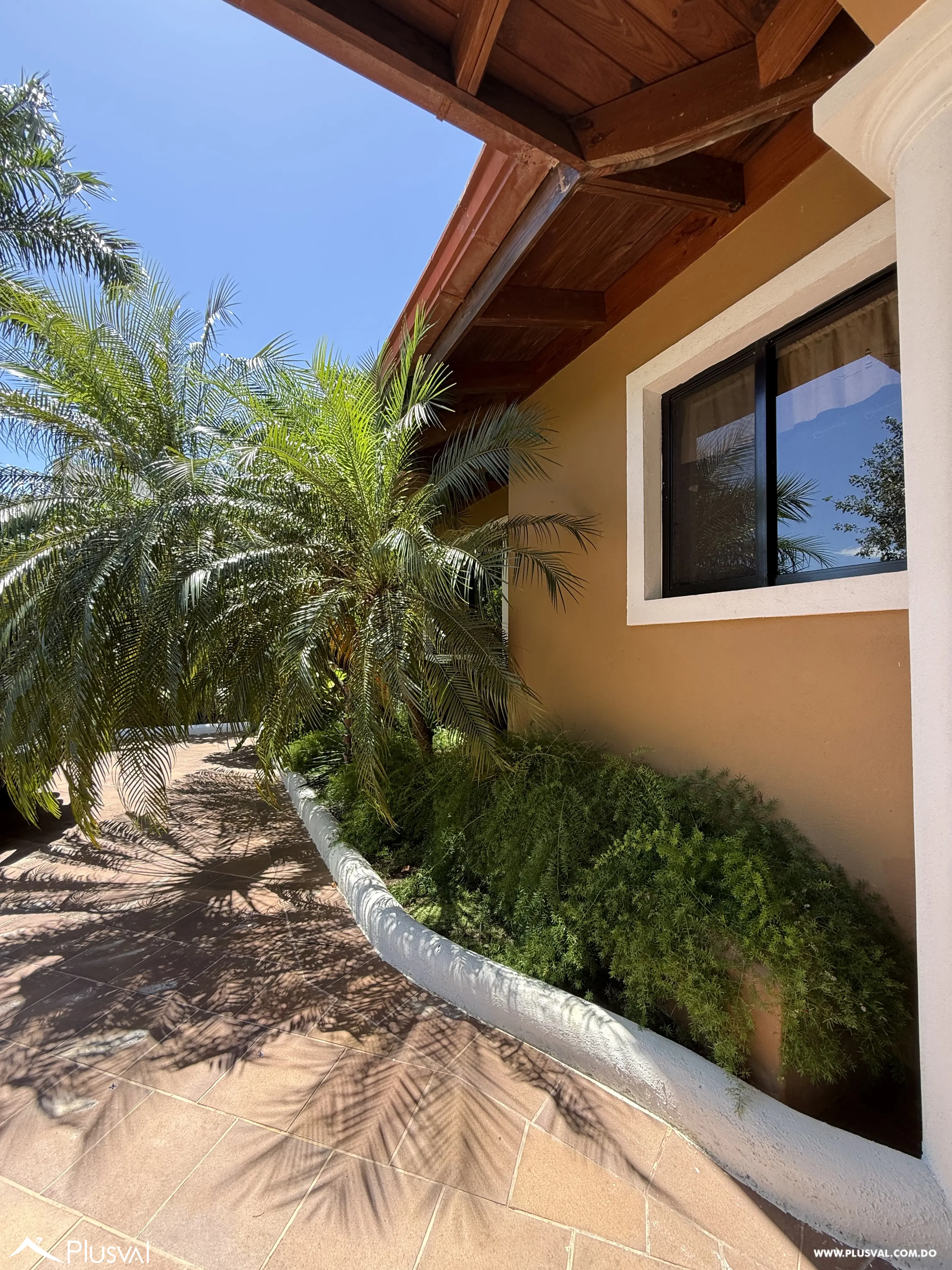 Villa en venta en metro Country Club con piscina privada y vista al campo de golf 493271