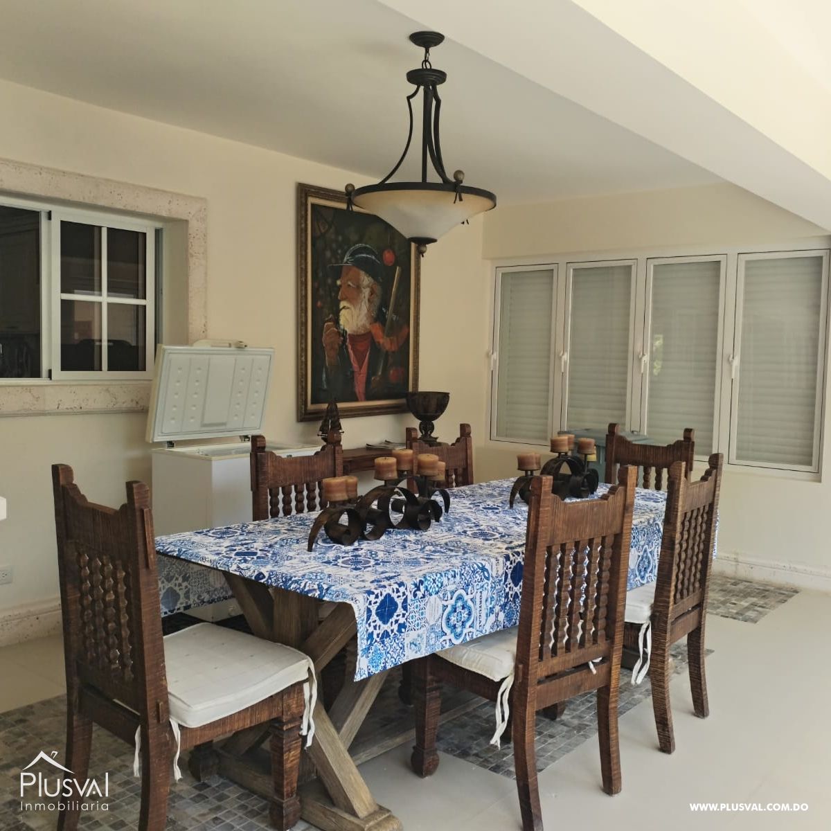 Villa en Guavaberry de dos niveles con vista hacia la piscina y campo de golf. 367954