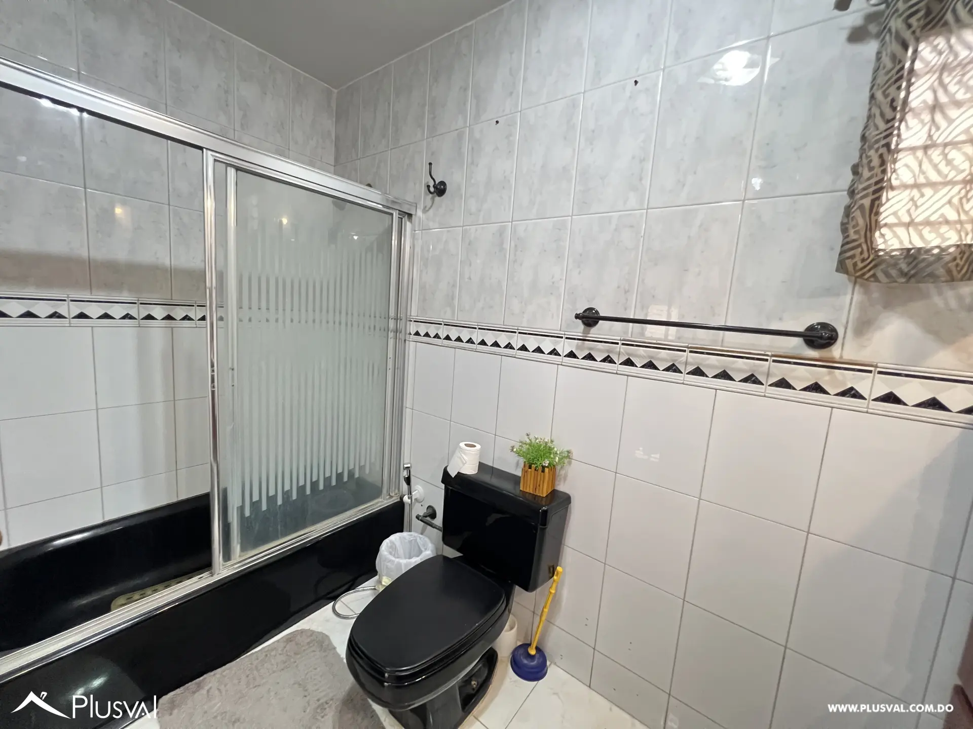 Espacioso apartamento clásico con terraza privada y vista panorámica 494972