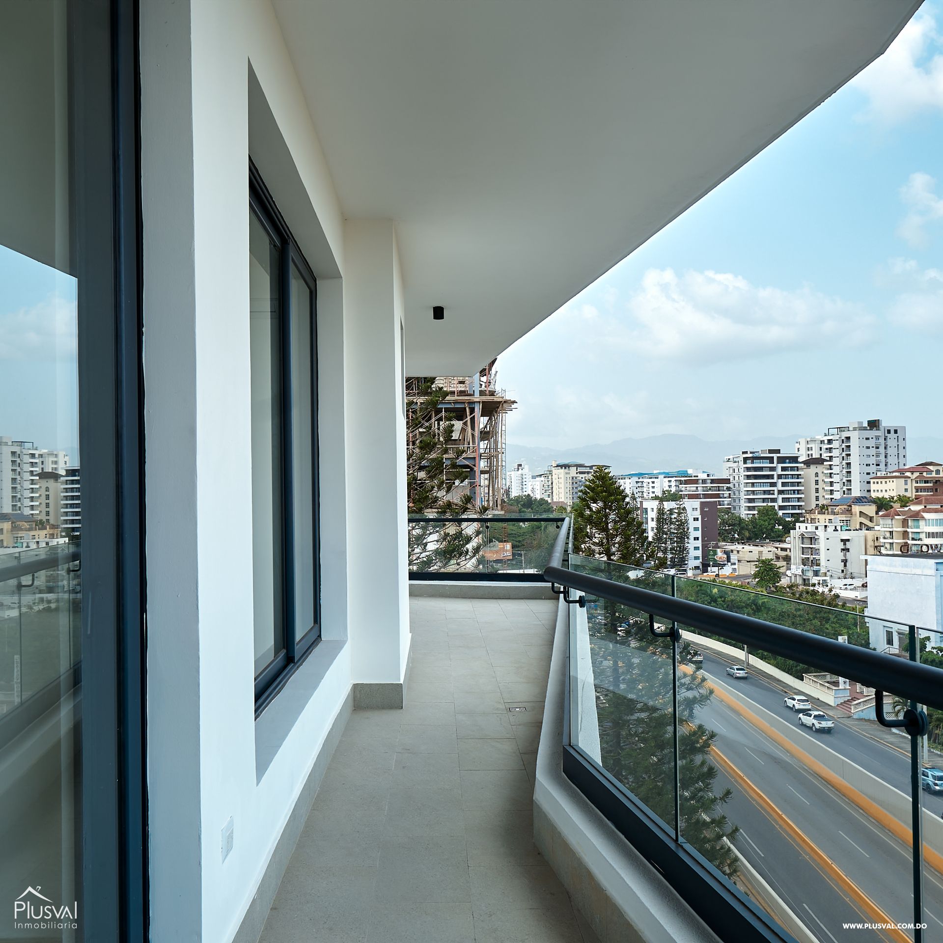 Moderno y exclusivo apartamento ubicado en el piso 8 de una torre residencial en el polígono central de la ciudad 446559