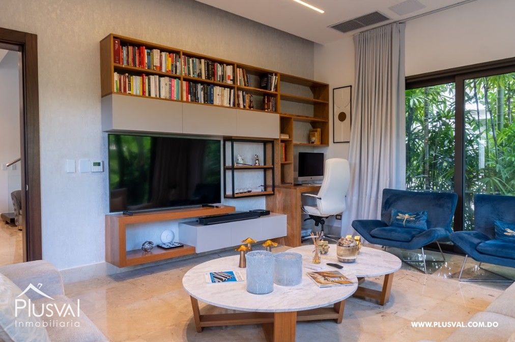 Elegante y Espaciosa Casa de Tres Niveles en Venta Ubicada en Cerros de Gurabo 495867