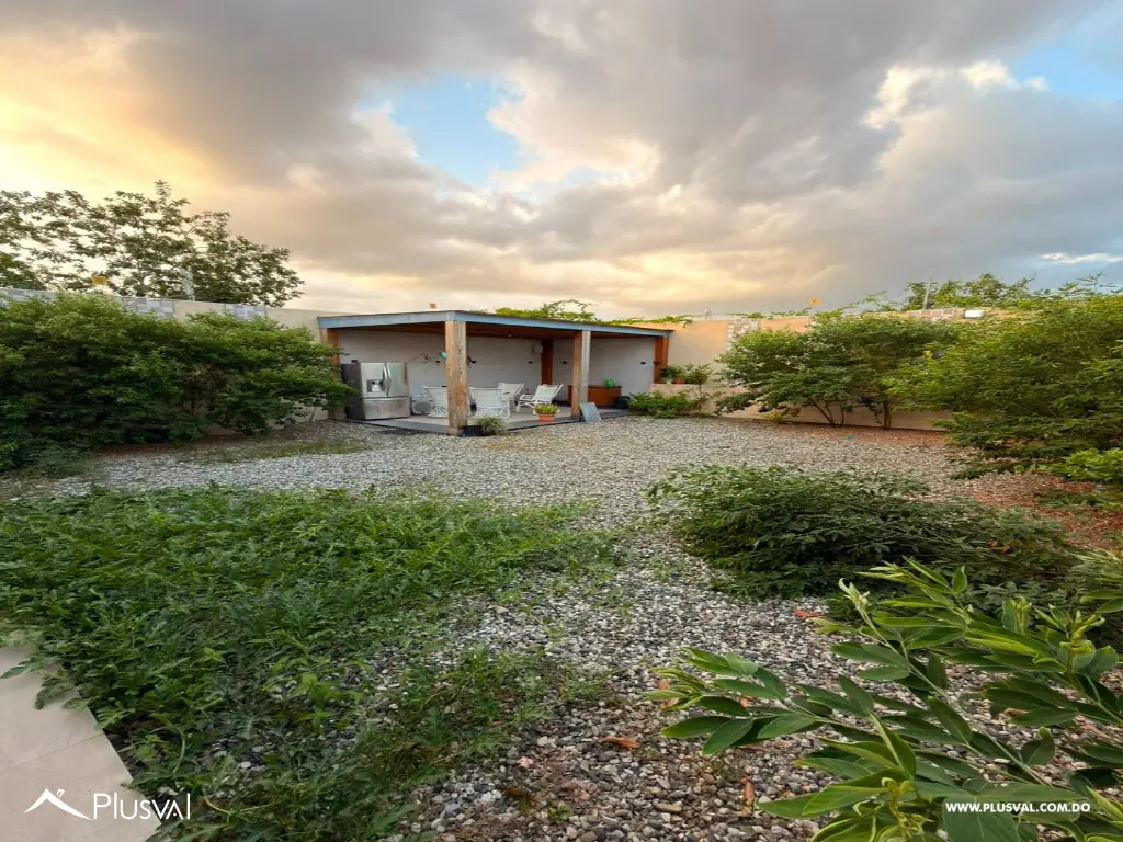 San Isidro - Venta casa de 2 niveles con amplios espacios y patio 529818
