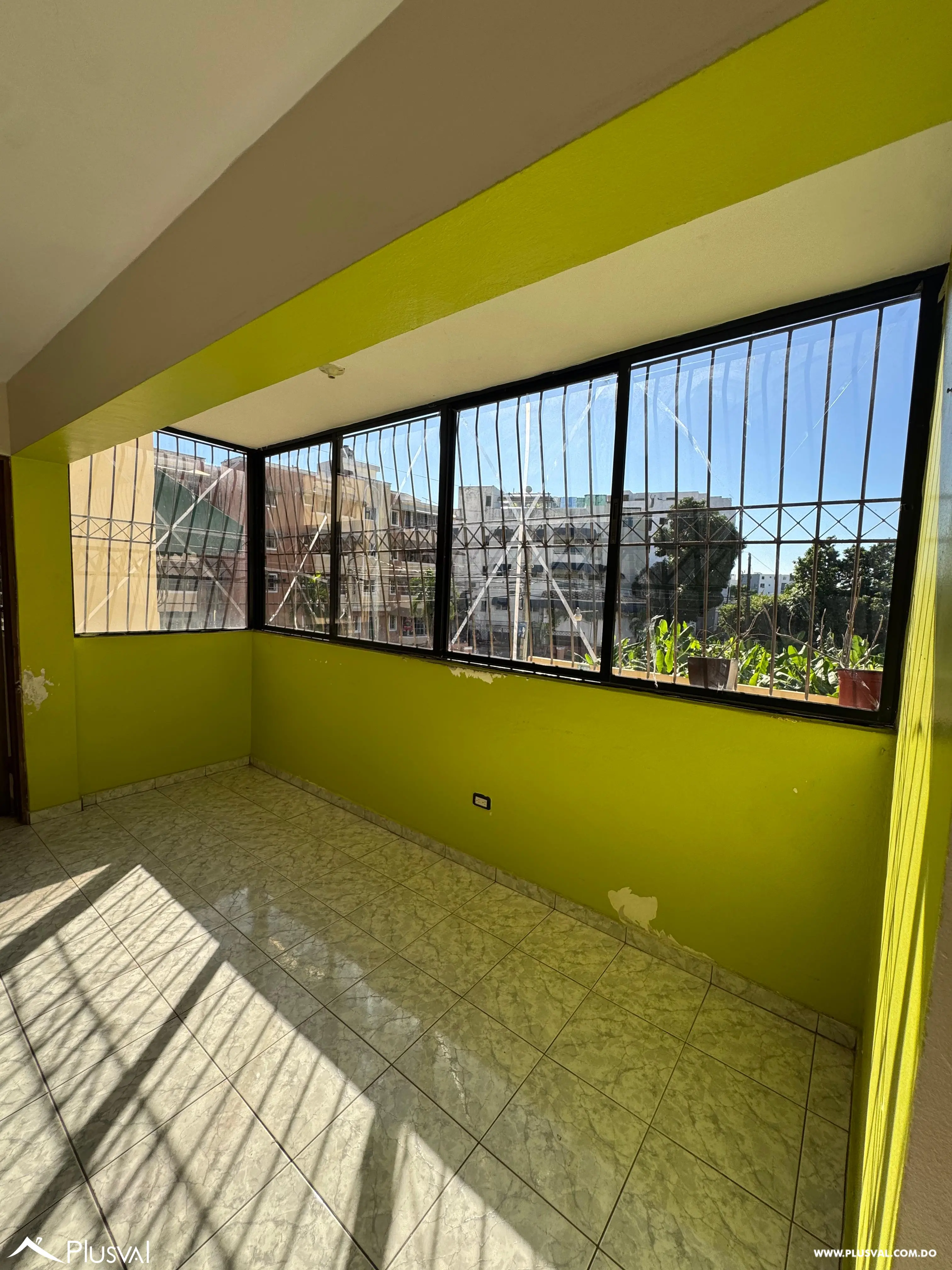 Transforma este Espacio! Apartamento de 3 Habitaciones con Gran Potencial en Zona Residencial 474481