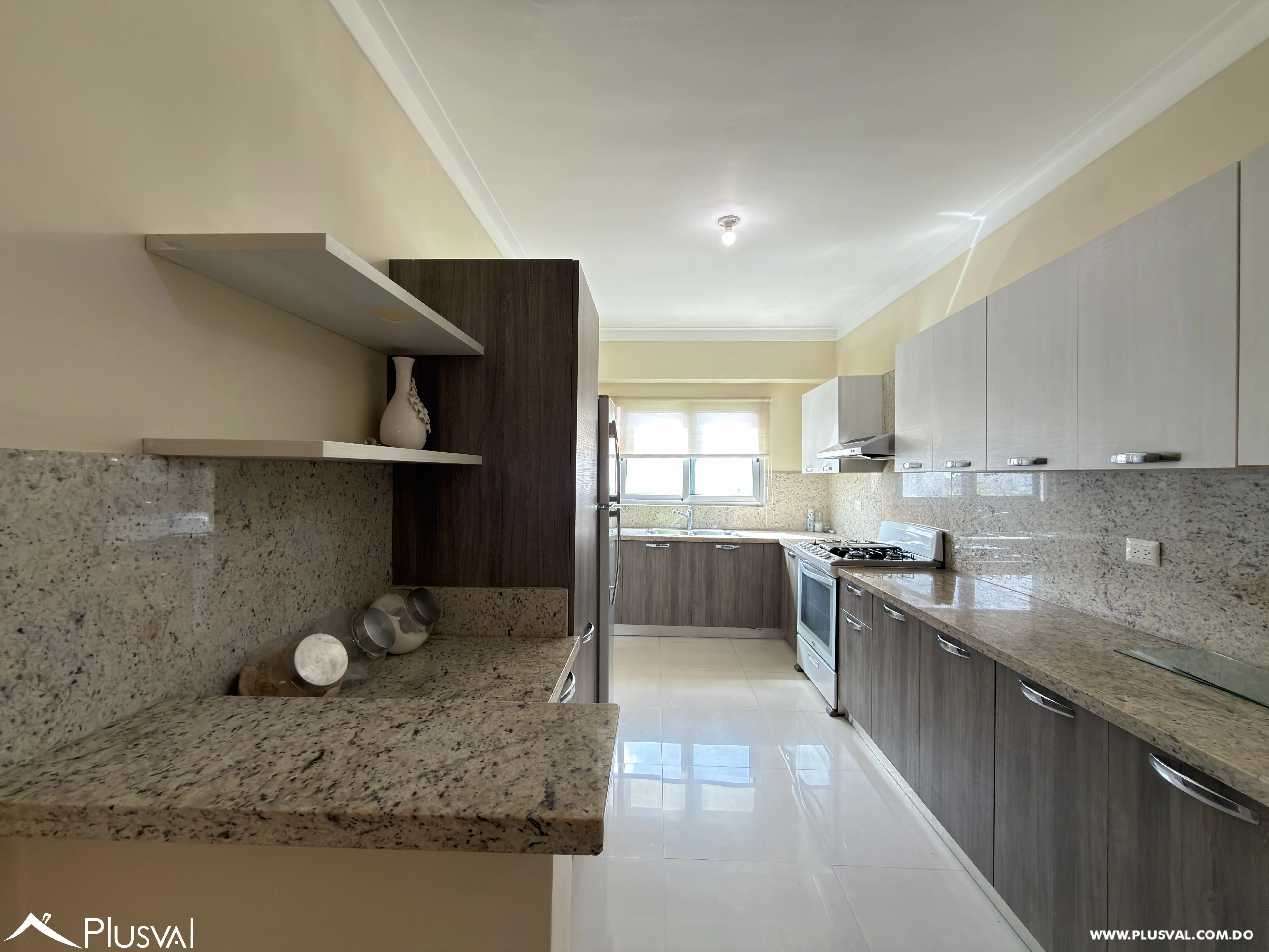 ALQUILER DE AMPLIO APARTAMENTO DE 3 HABITACIONES EN LOS CACICAZGOS CON LINEA BLANCA 523098