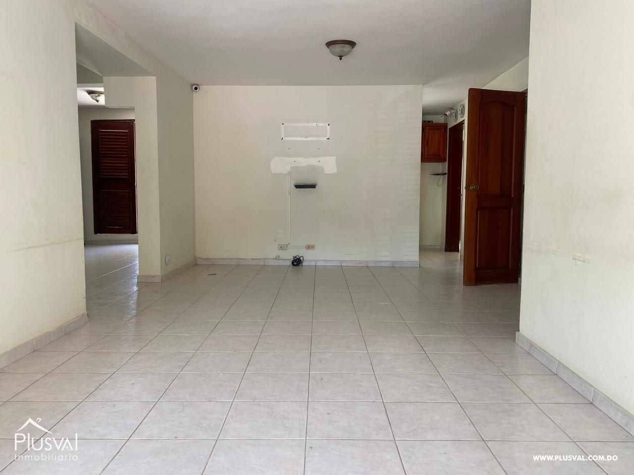 Casa de Dos Niveles en Zona Céntrica con Potencial para Rediseñar 452355