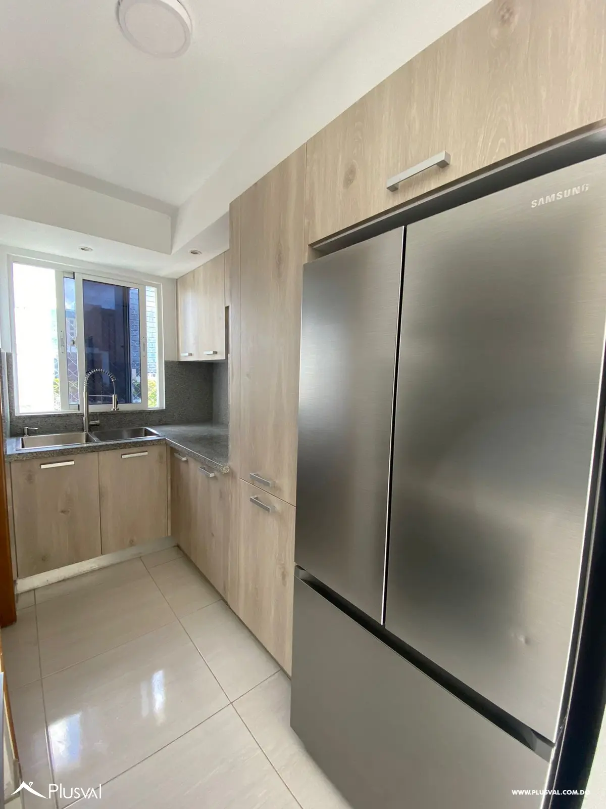 Amplio apartamento para alquiler en Evaristo Morales. 472757