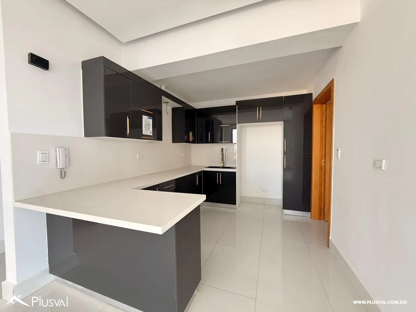 Exclusivo apartamento con balcón tipo terraza en alquiler en Alma Rosa I 478743