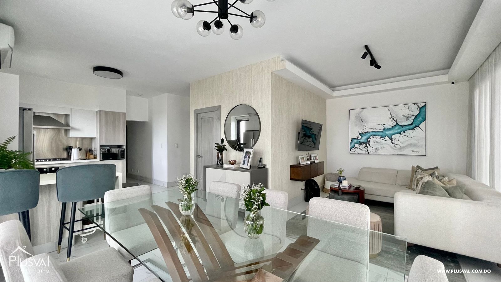 Amplio apartamento en alquiler ubicado en zona privilegiada de Santiago. 257793