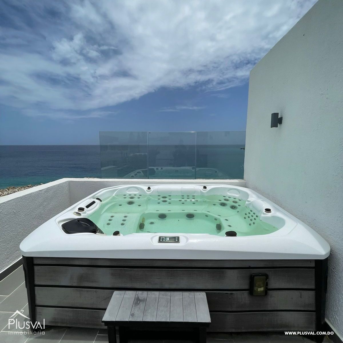 Exclusivo Penthouse de 2 niveles en Proyecto Cerrado Frente al Mar. 230416