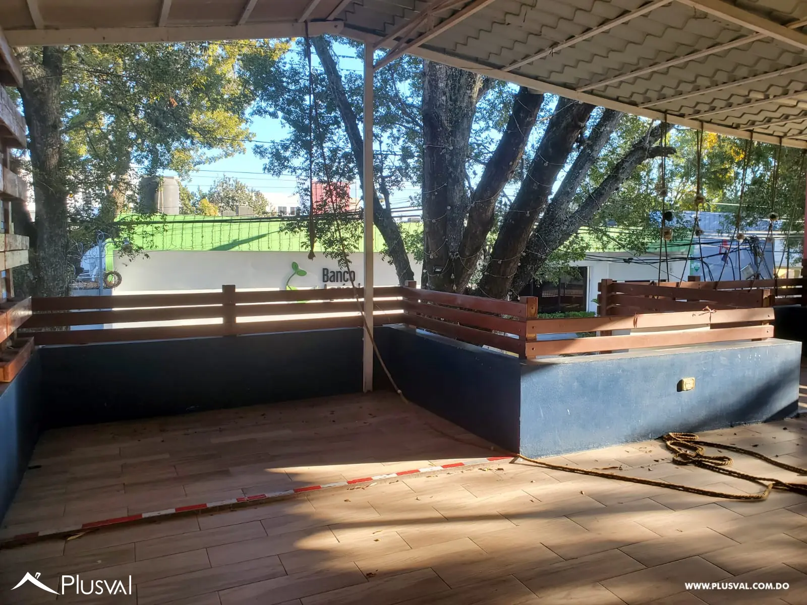 Venta de Plaza Comercial con Tres Locales Disponibles en La Vega 507088