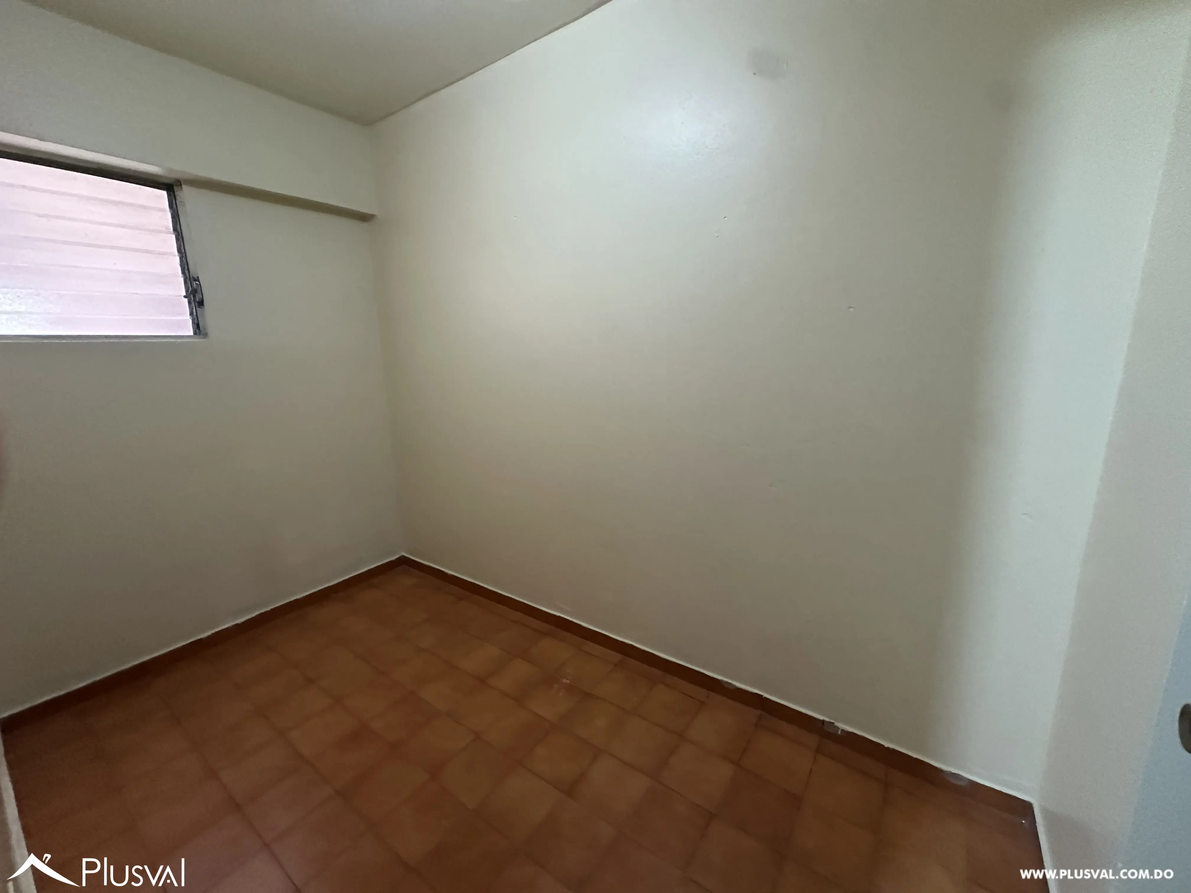 Venta de amplio apartamento, en Naco. 490290