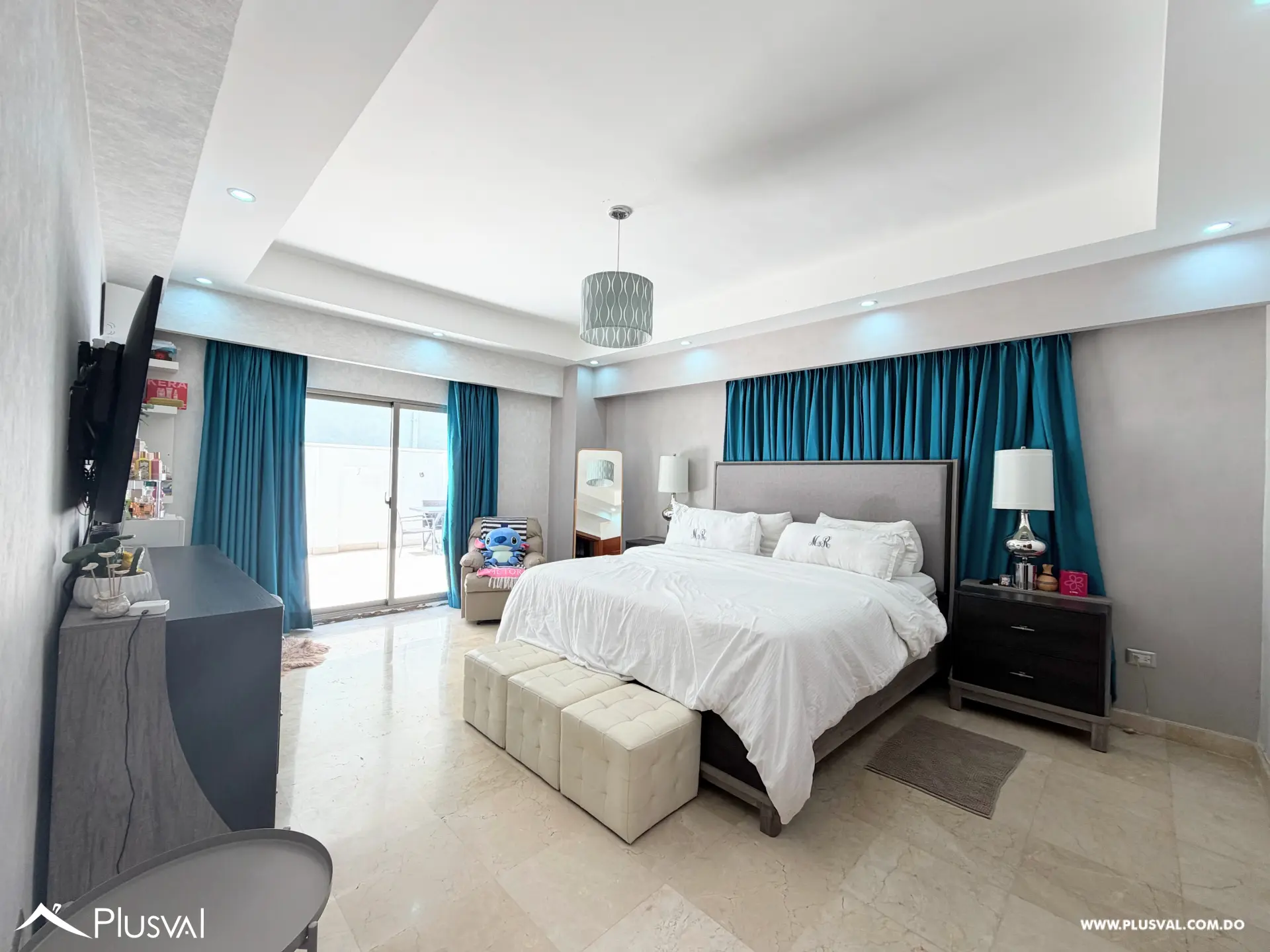 Se vende amplio apartamento de 4 habitaciones en Naco. 536778