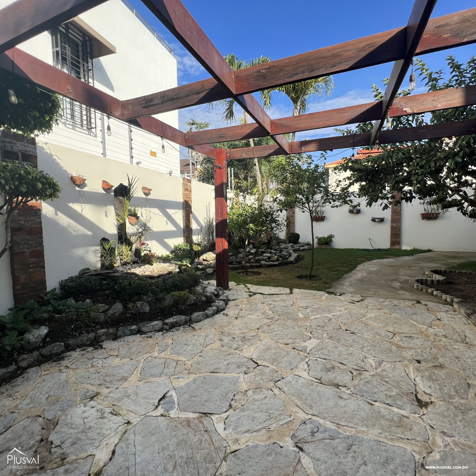 Hermosa Casa en Venta en Urbanizacion Cerrada 250513
