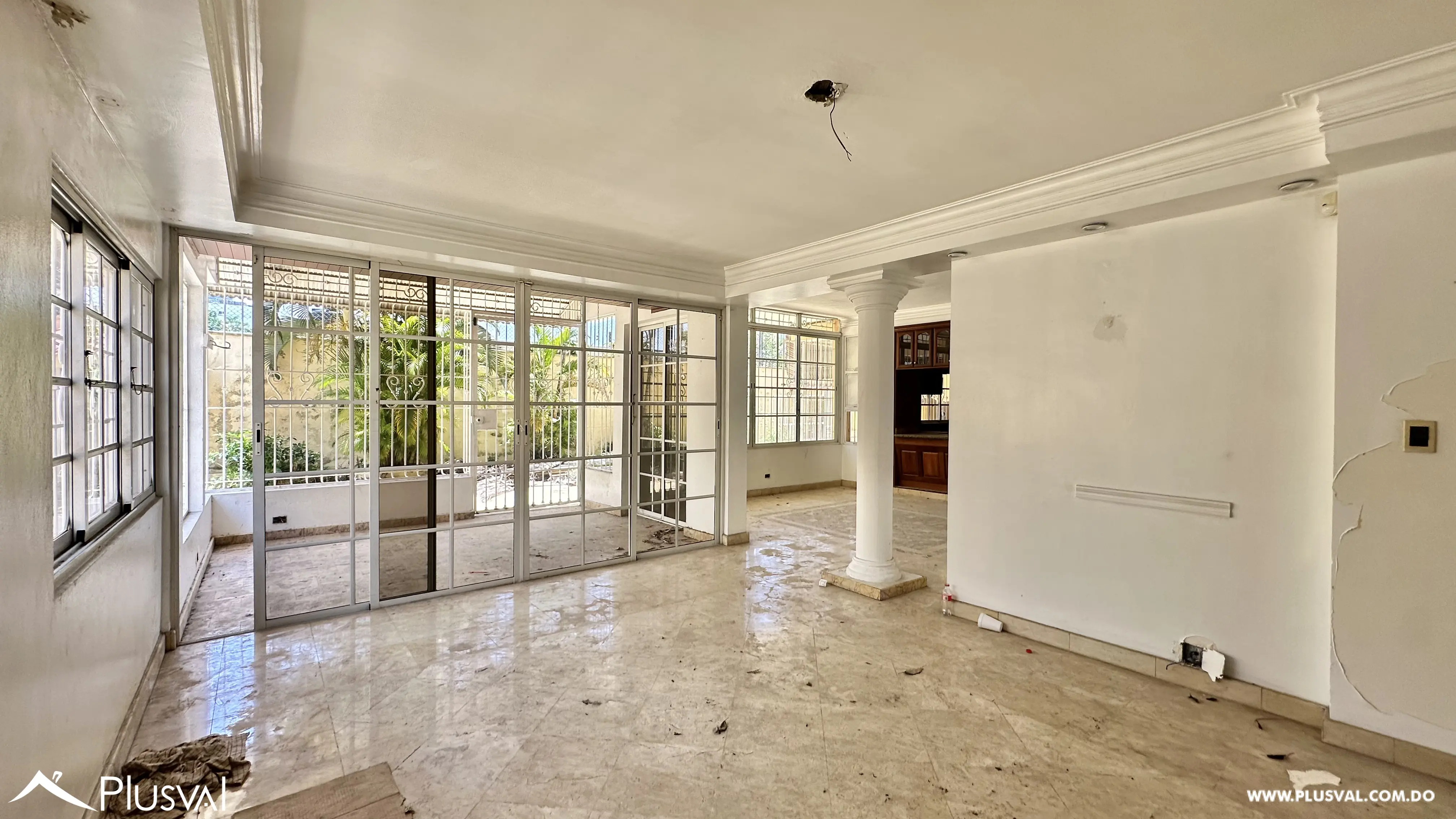 Casa Comercial en Alquiler en Los Prados | 2 Niveles y 7 Parqueos 499894