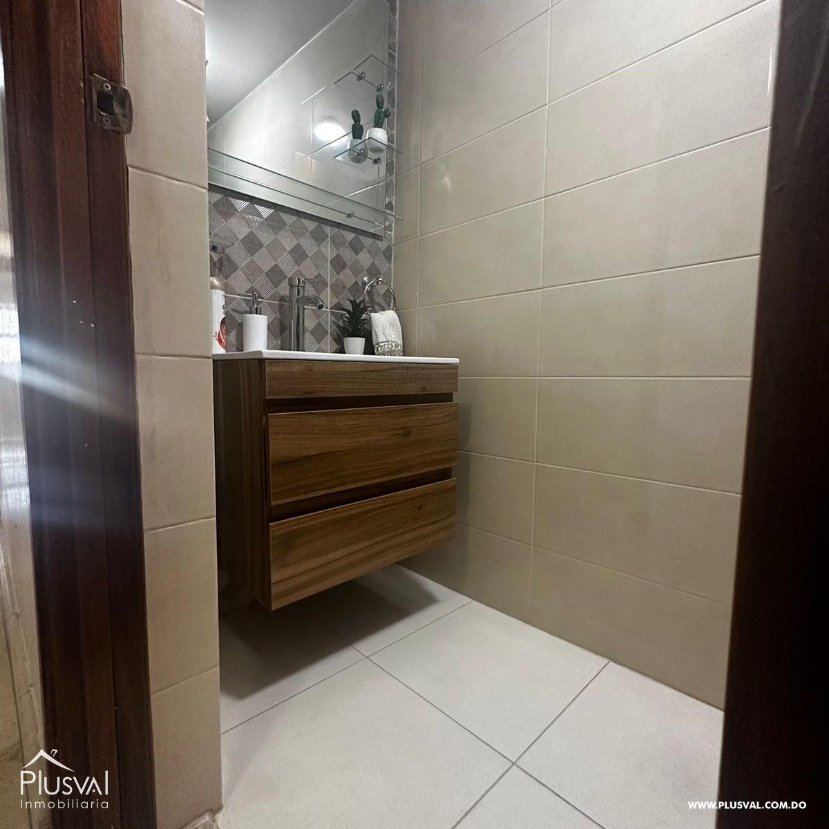 Hermoso y amplio apartamento en La Esperilla, cerca de comodidades, educación y accesos principales. 383699