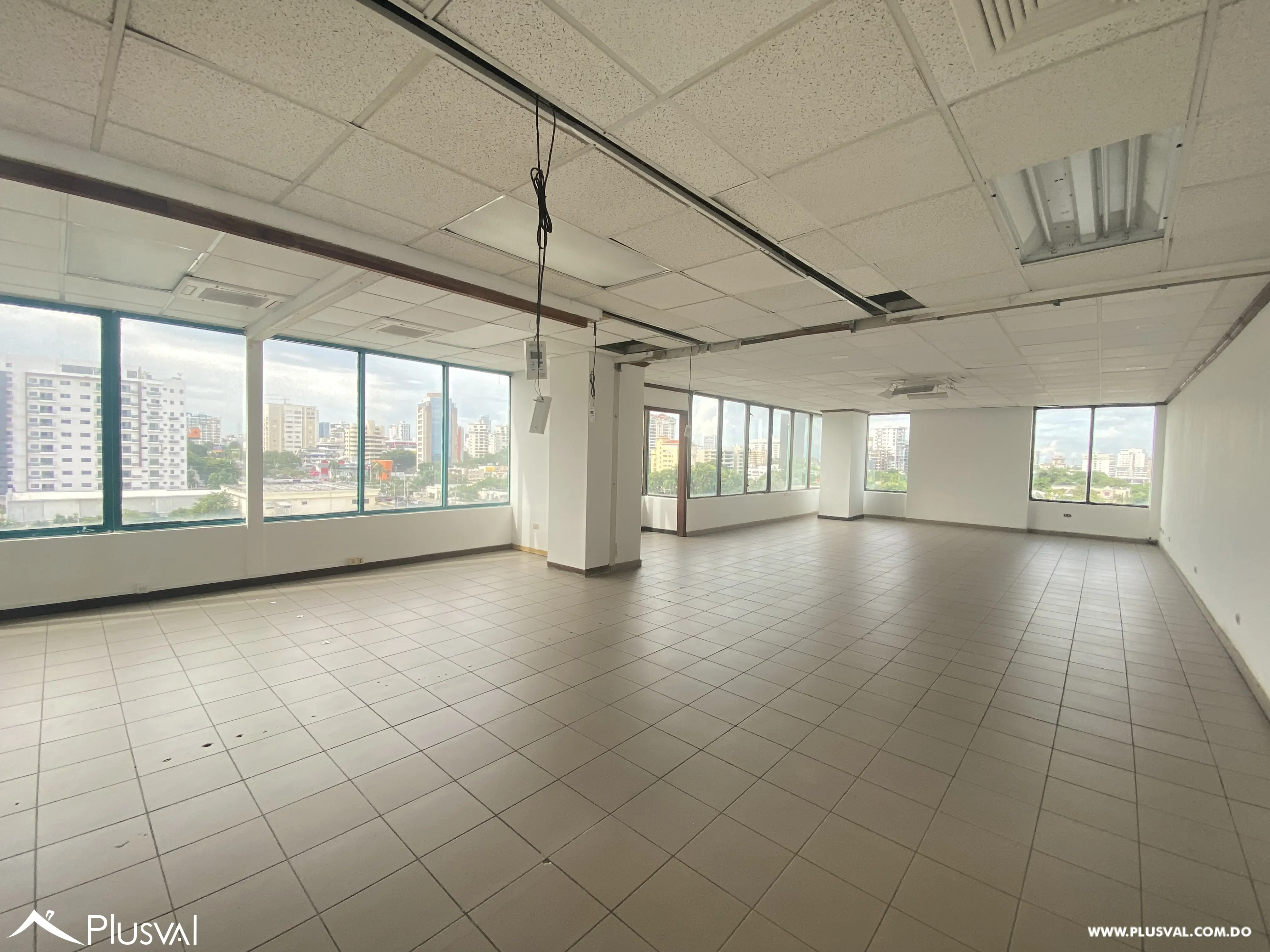 Alquilo Excelente Local Comercial con Vista Panorámica en La Julia 463361