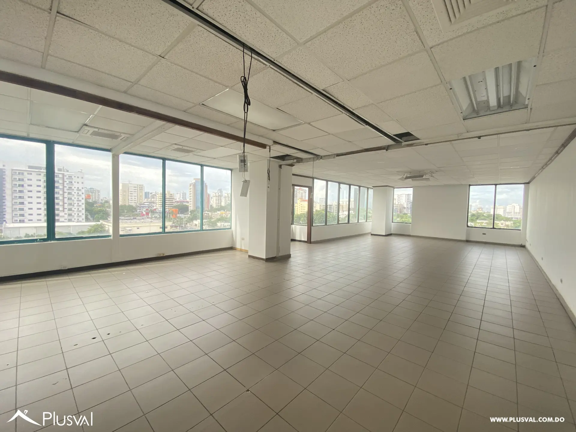 Alquilo Excelente Local Comercial con Vista Panorámica en La Julia 463384