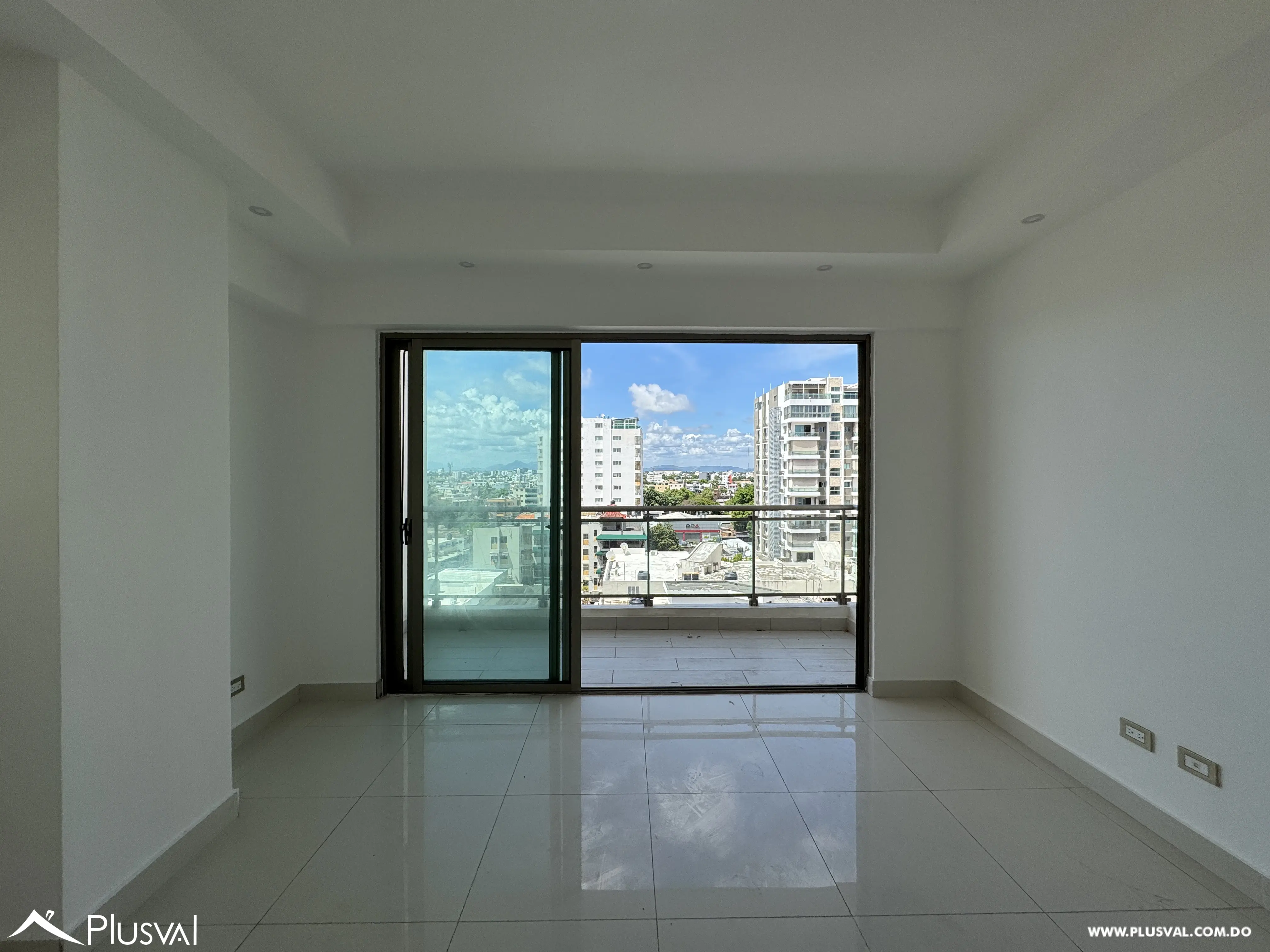 Apartamento en alquiler en torre moderna con vista a la ciudad | 3 habitaciones 530629