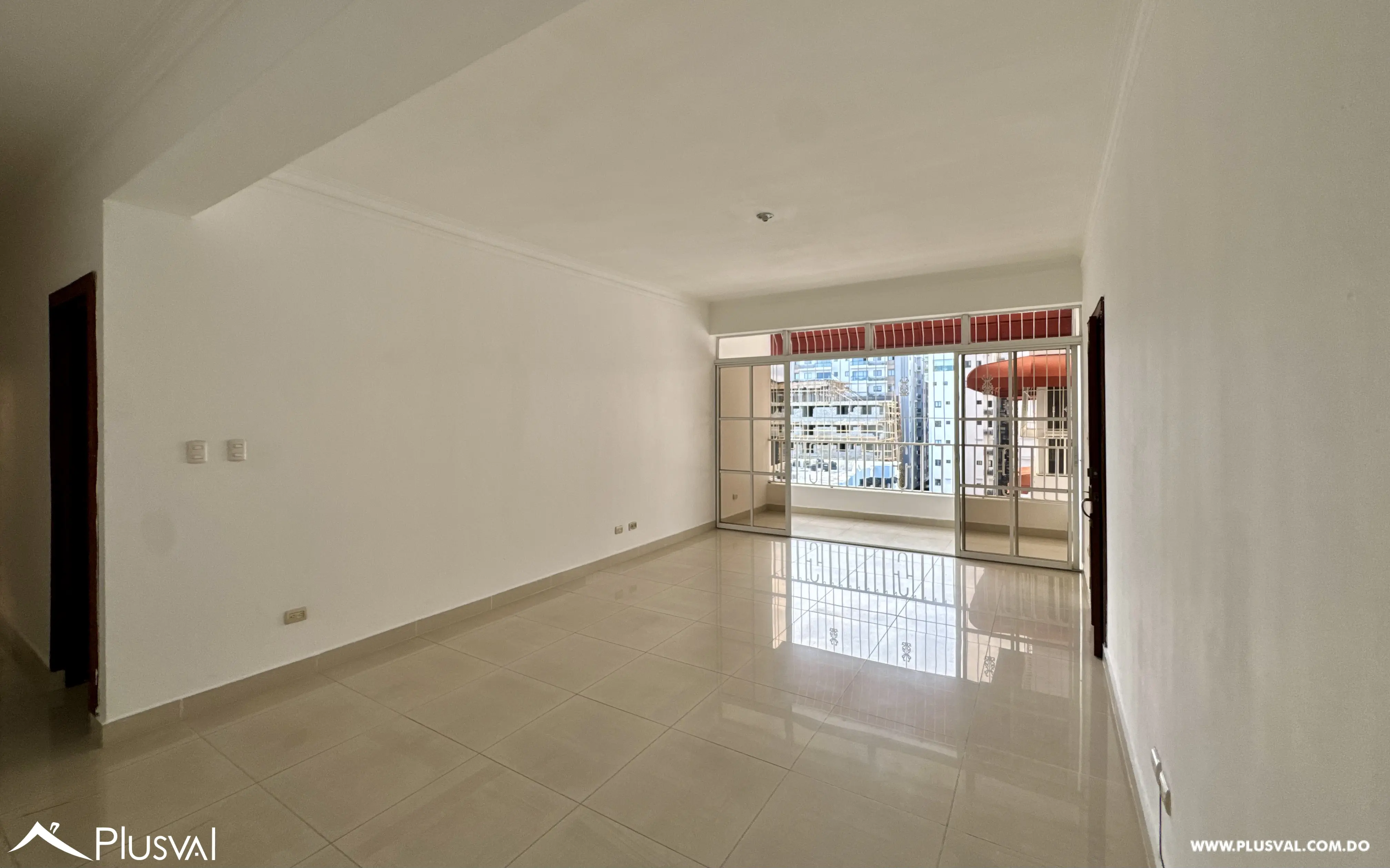 Alquilo apartamento de tres habitaciones en Evaristo Morales. 493668