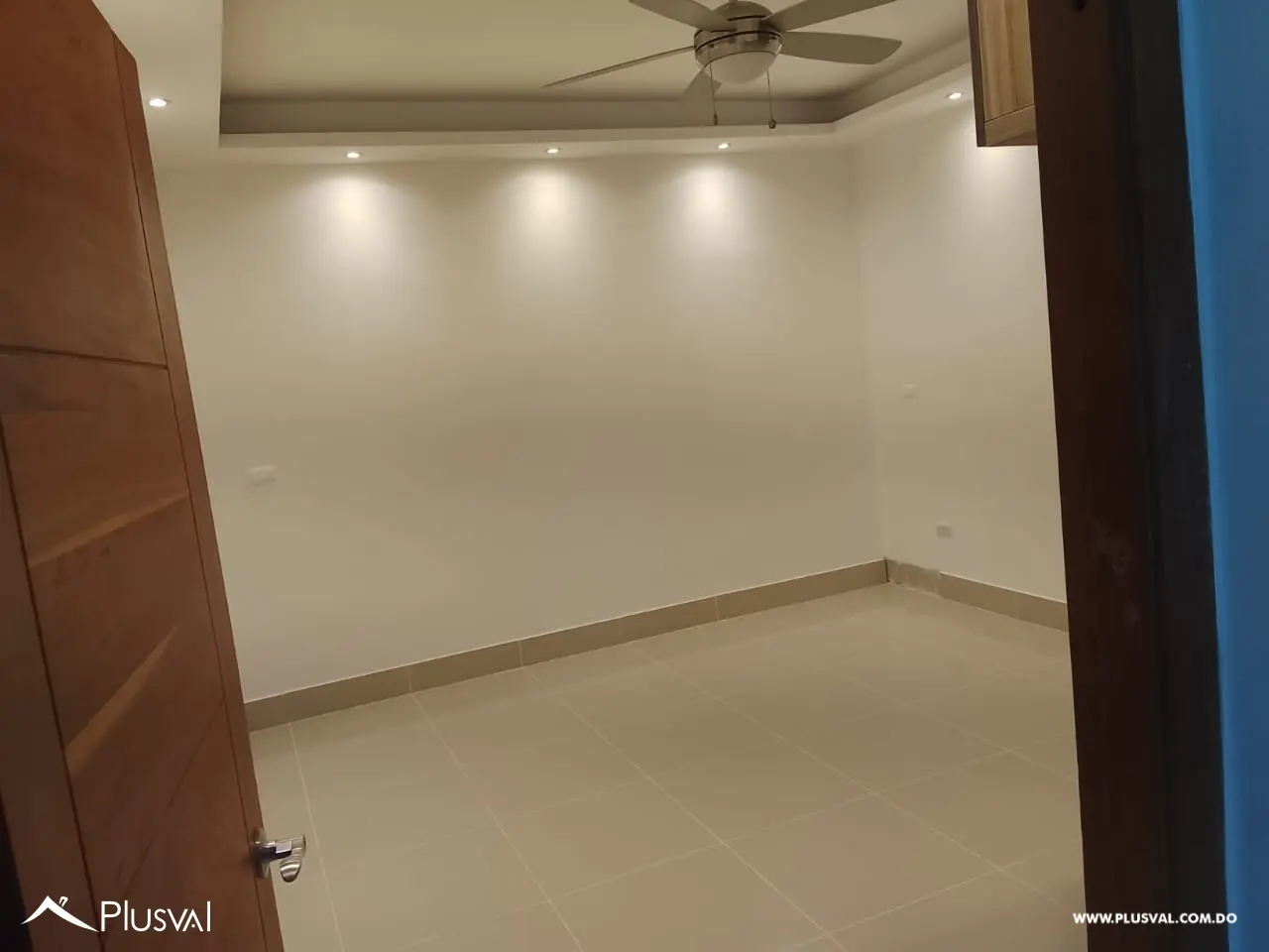 Alquiler de apartamento de 3 habitaciones en Evaristo Morales 469064