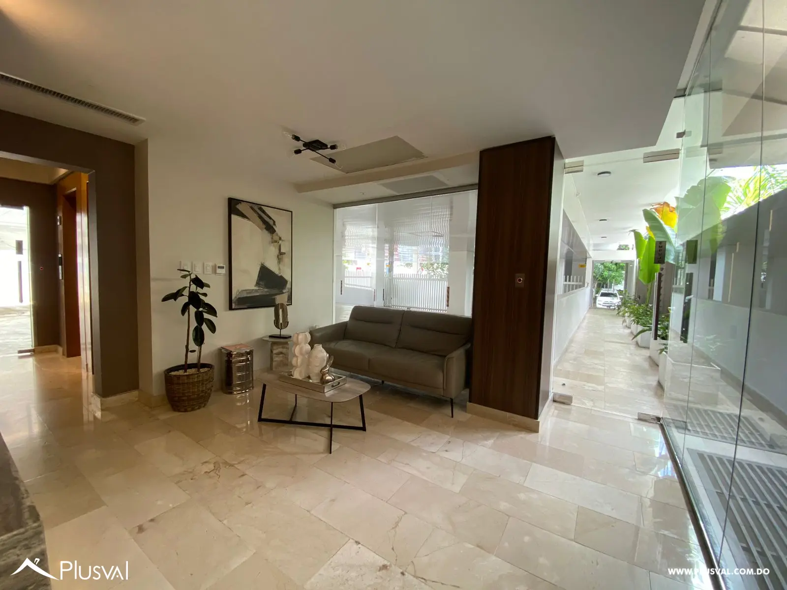 Amplio apartamento para alquiler en Evaristo Morales. 472743