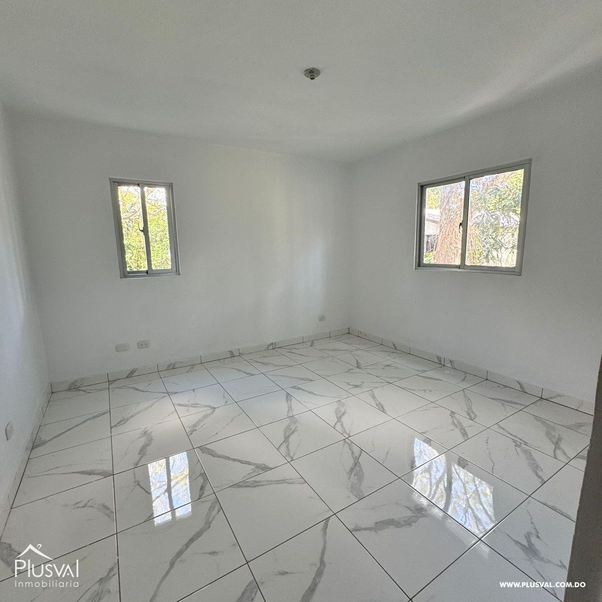 Excepcional Apartamento en exclusivo sector y privado con la privacidad y un encantador patio en el Segundo nivel, Estilo terraza en Santiago 340710