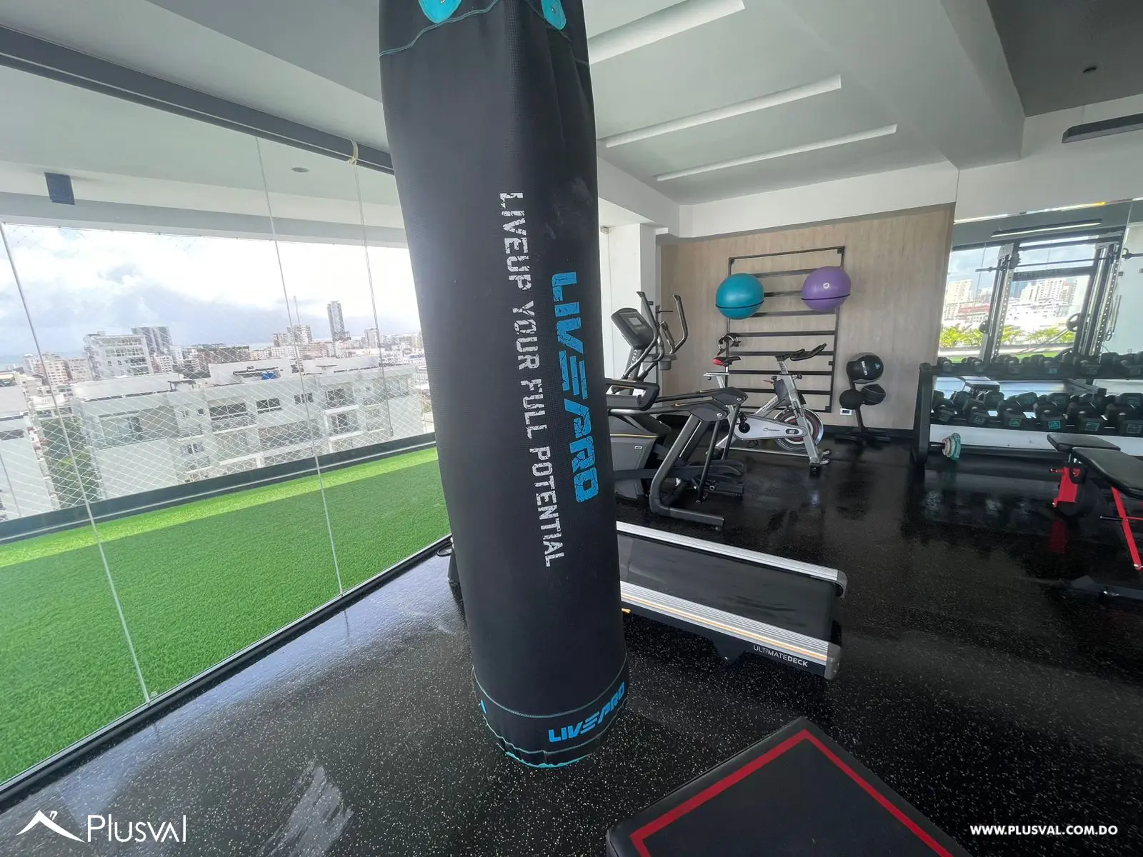 Amplio Penthouse en venta en Evaristo Morales 464444