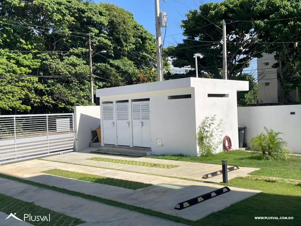 Apartamento en 1er Nivel con Tres Habitaciones y Family Room en La Vega 524719