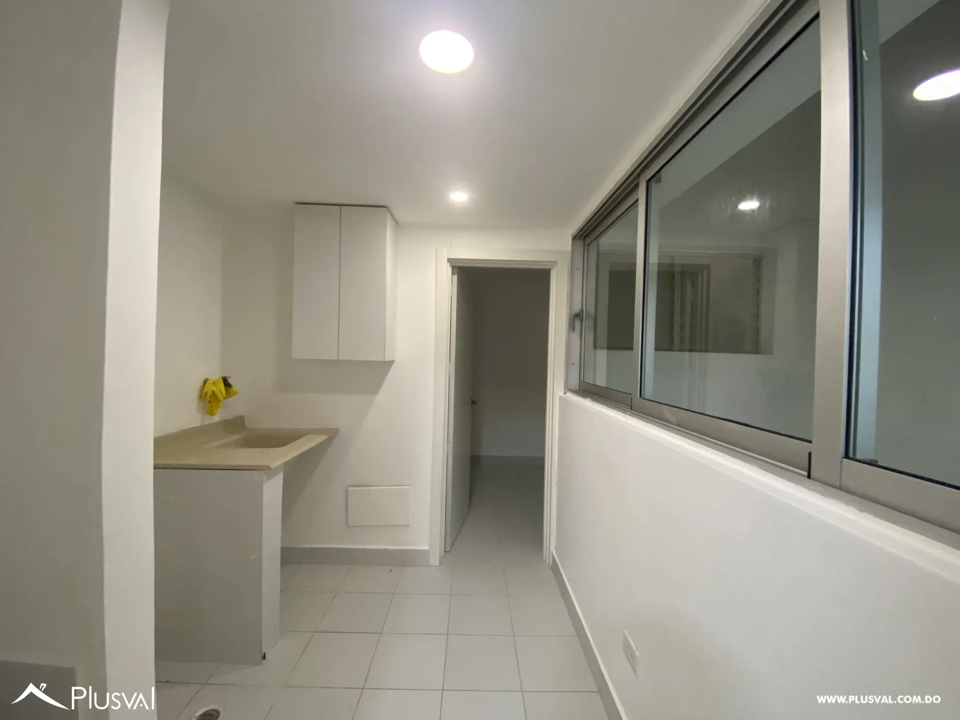 Alquilo Excelente y Amplio Apartamento en Zona Exclusiva en  La Esperilla 467481