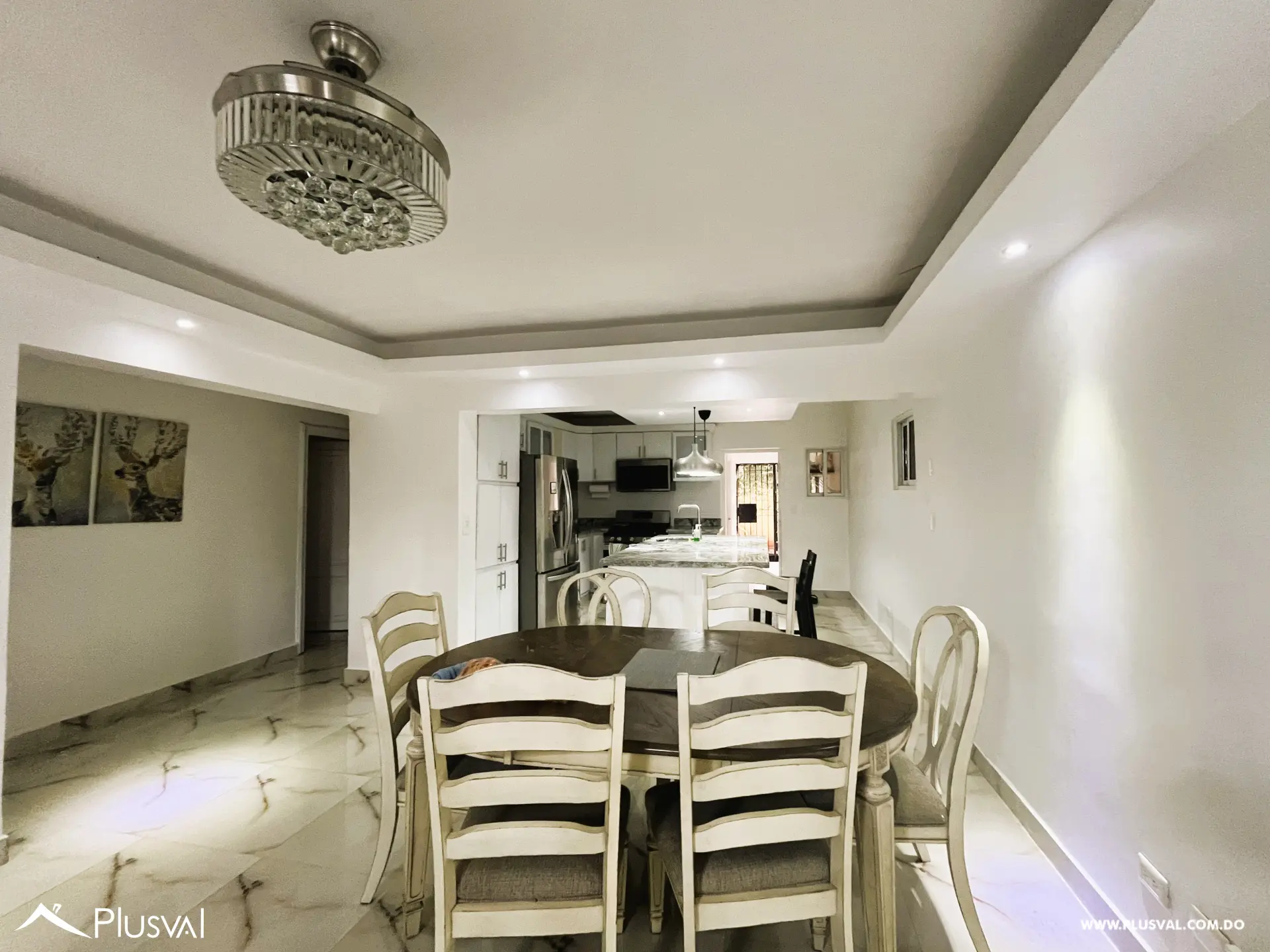 Apartamento de 3 habitaciones en alquiler en Evaristo Morales 523577