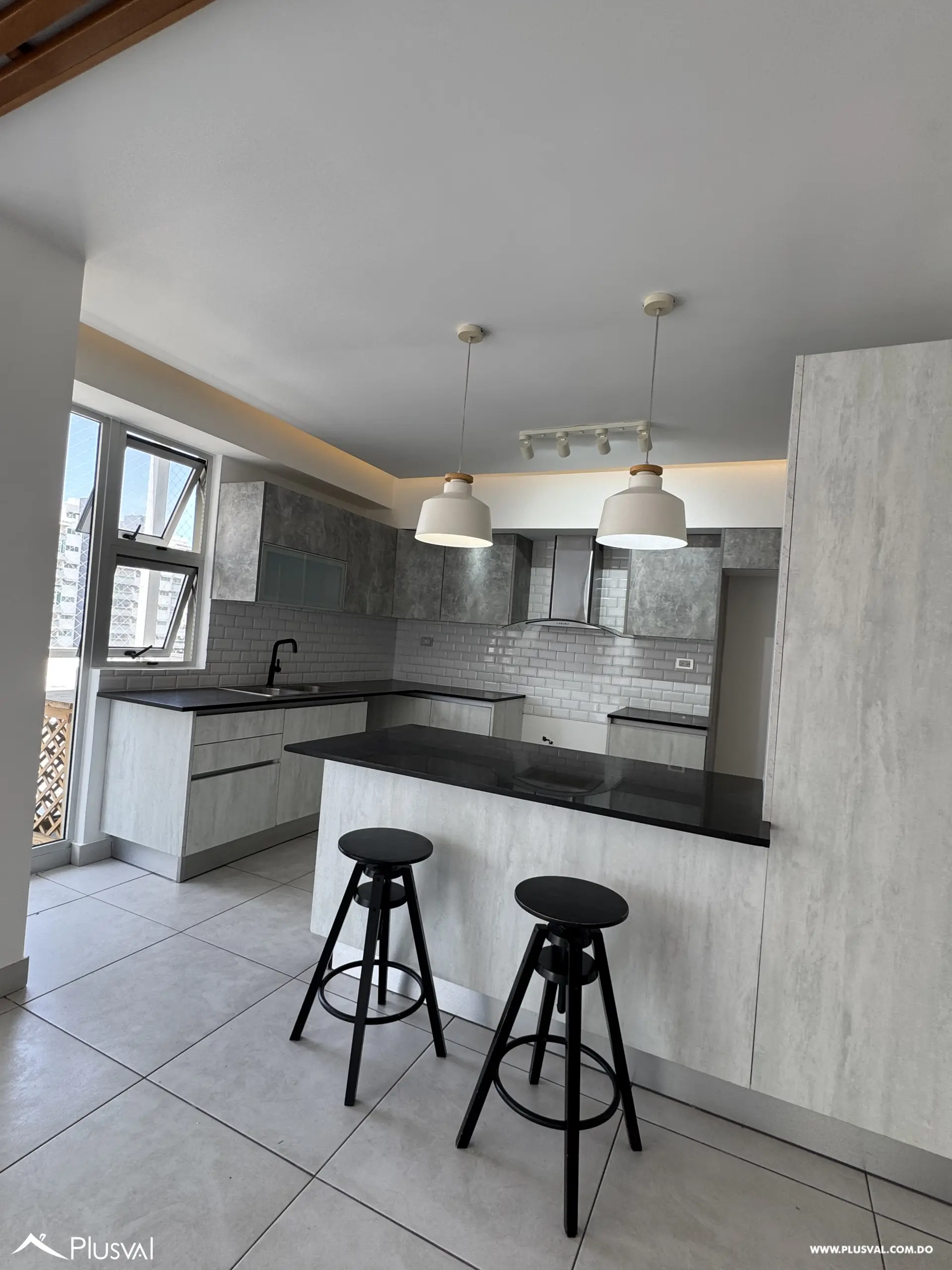Alquiler apartamento de 3 habitaciones en Evaristo Morales. 518484