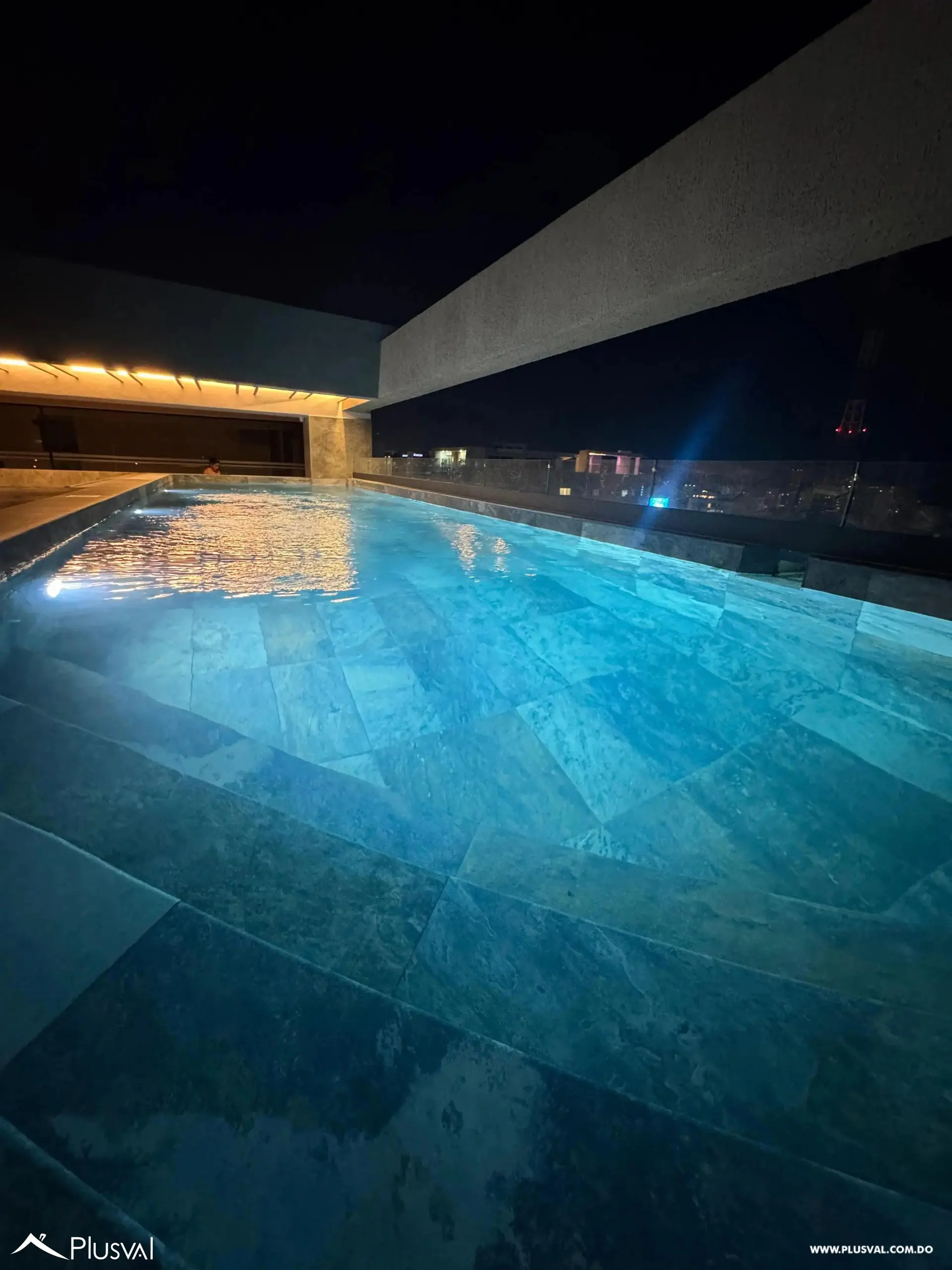 Alquiler de apartamento de 1 habitación y 2 baños en torre de lujo de Evaristo 489694