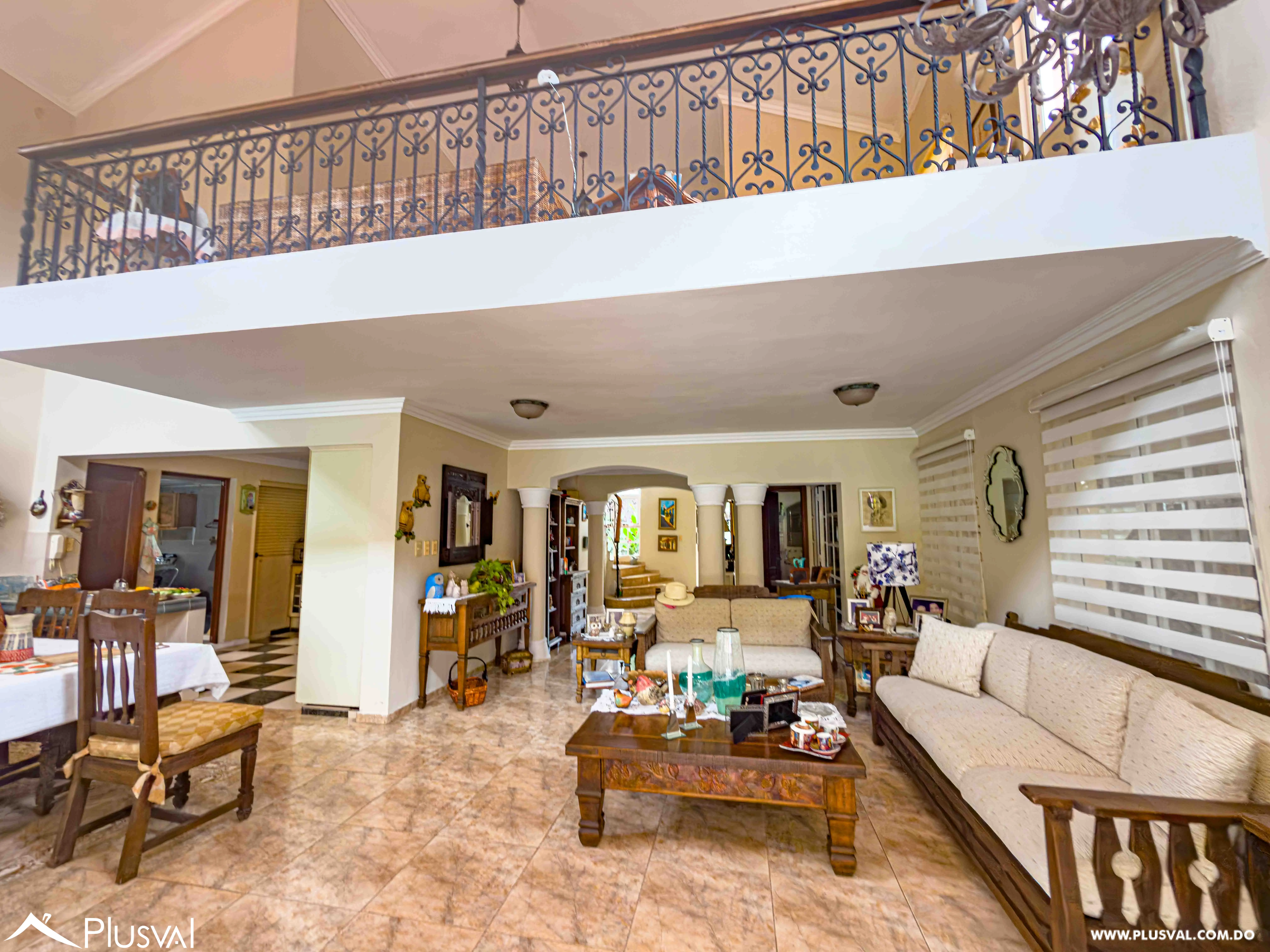 Villa en Venta en Juan Dolio con Piscina, Gazebo y Amplio Patio en Comunidad de Golf 496585