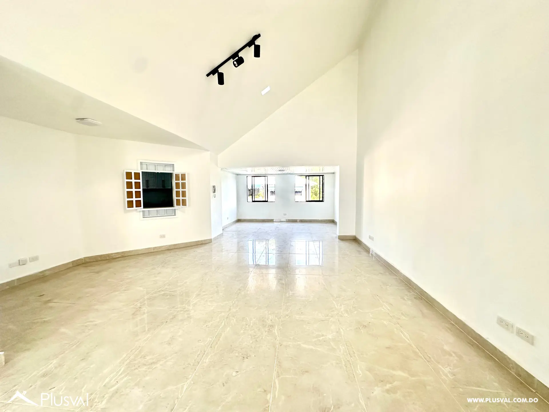Apartamento de 3 habitaciones en Evaristo Morales 525954
