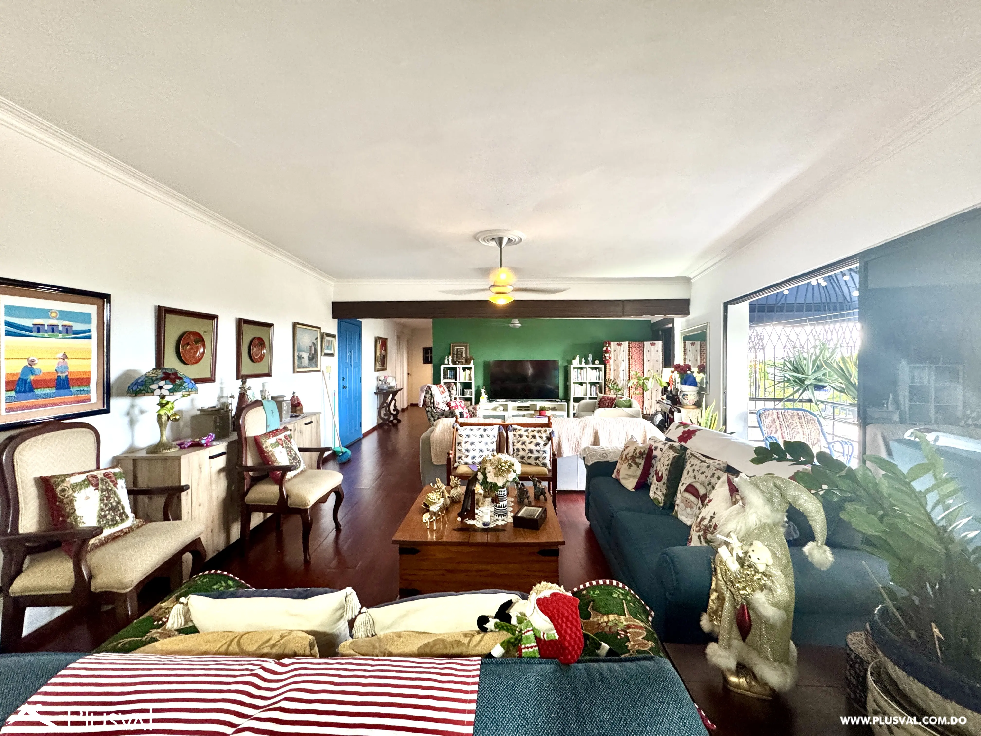 Amplio apartamento clásico en venta en tranquila calle de Gazcue 470417