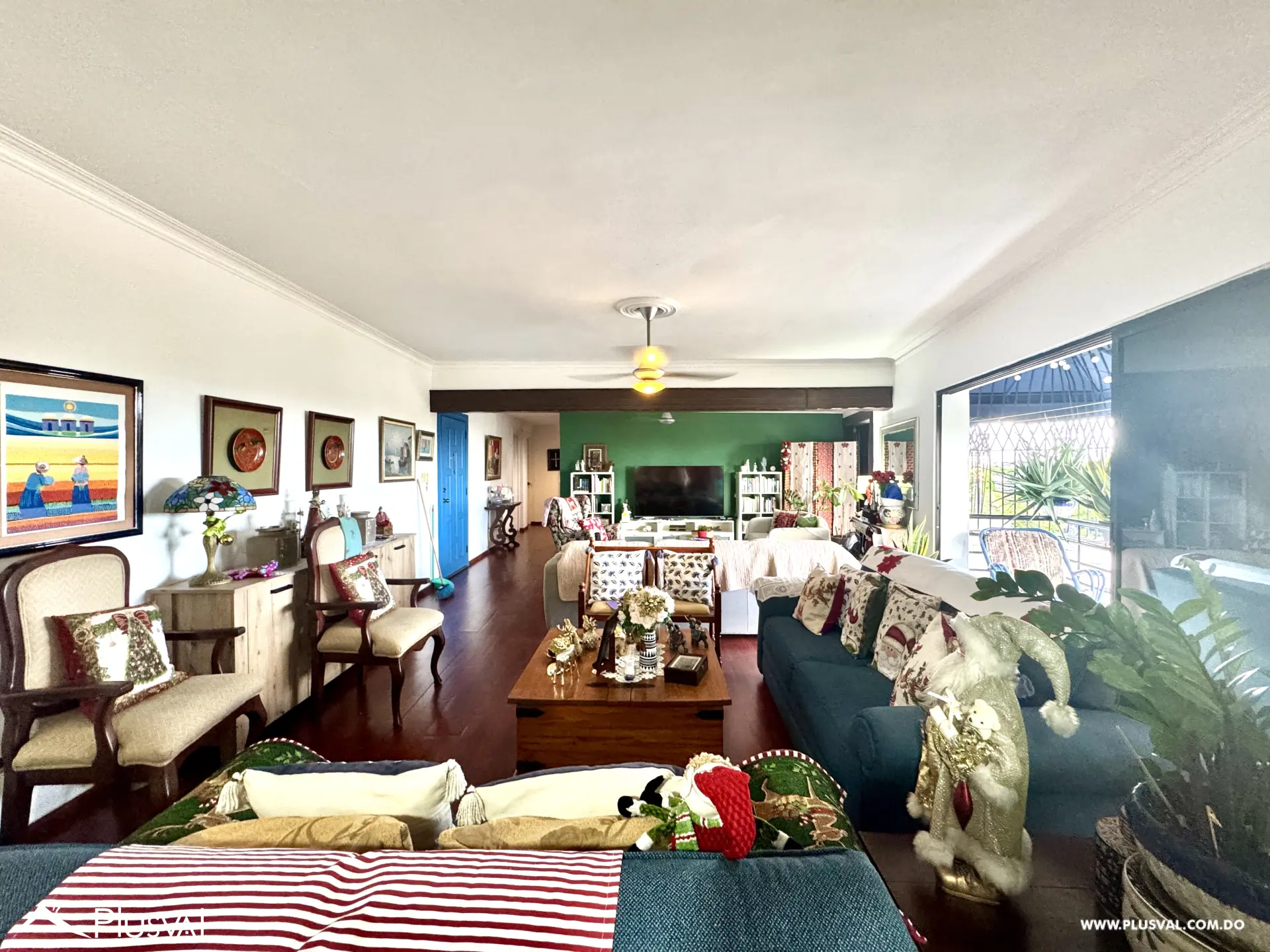 Amplio apartamento clásico en venta en tranquila calle de Gazcue 470417